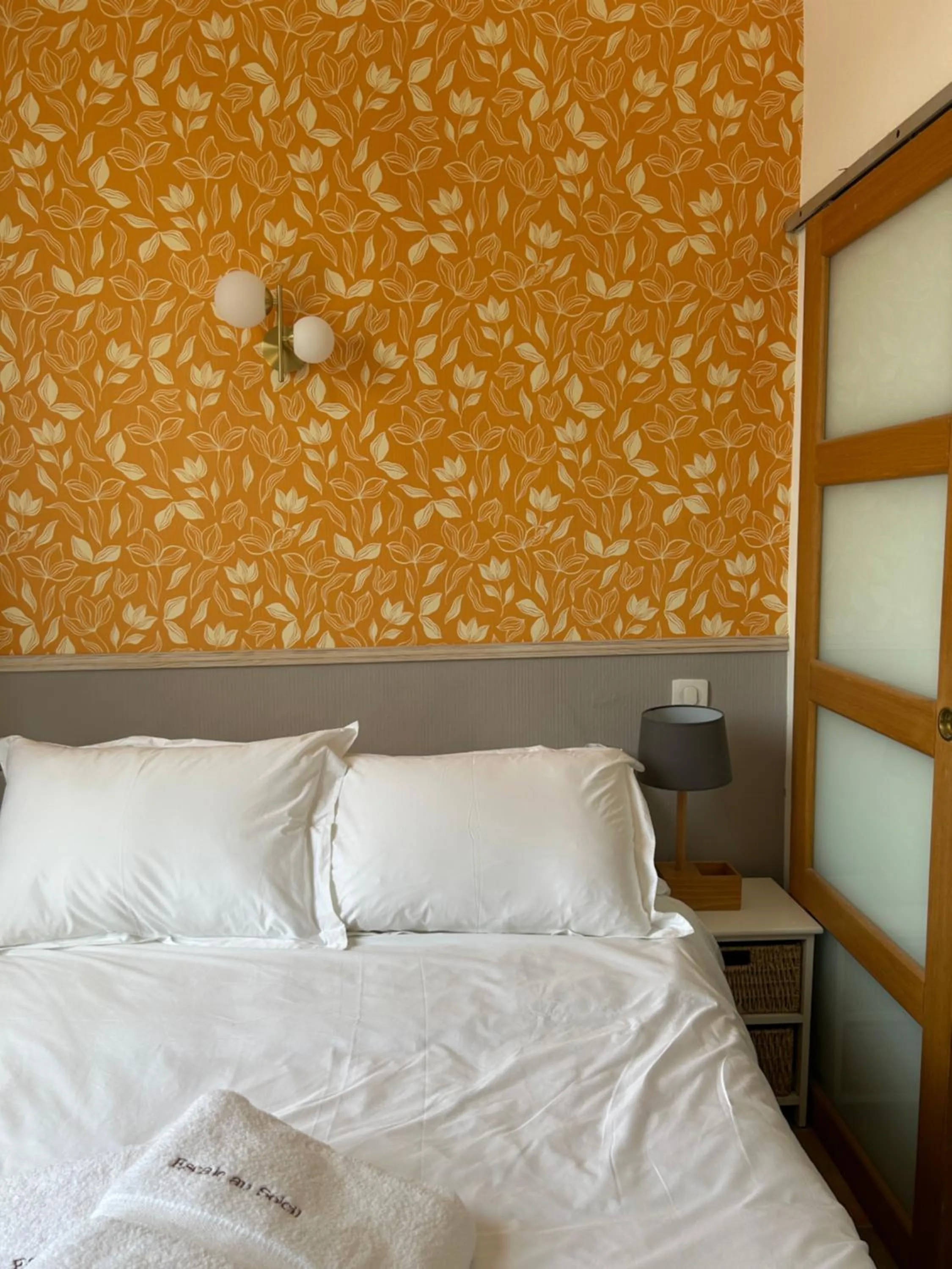 Bed in Hôtel L'Escale Au Soleil