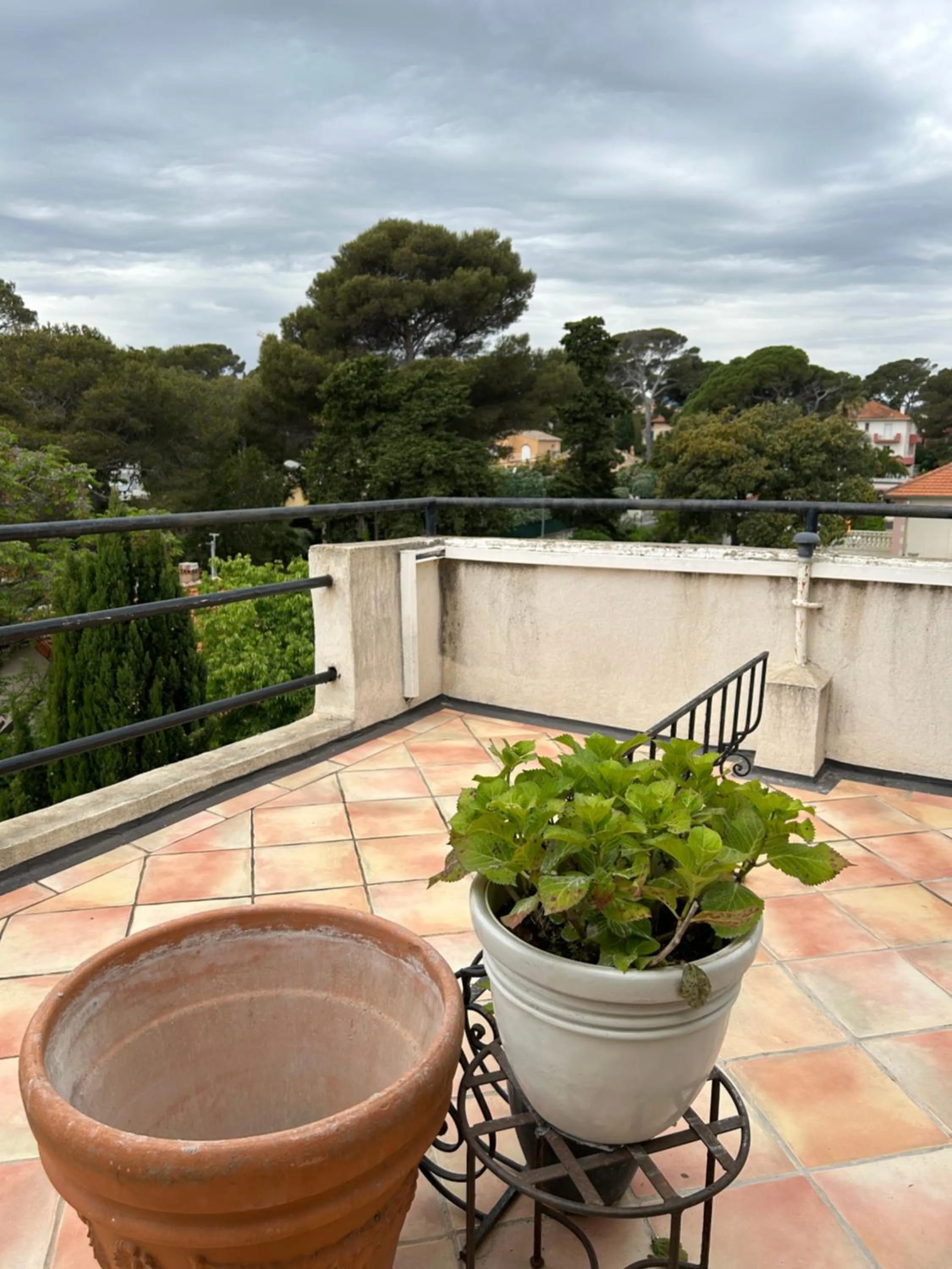 Patio in Hôtel L'Escale Au Soleil