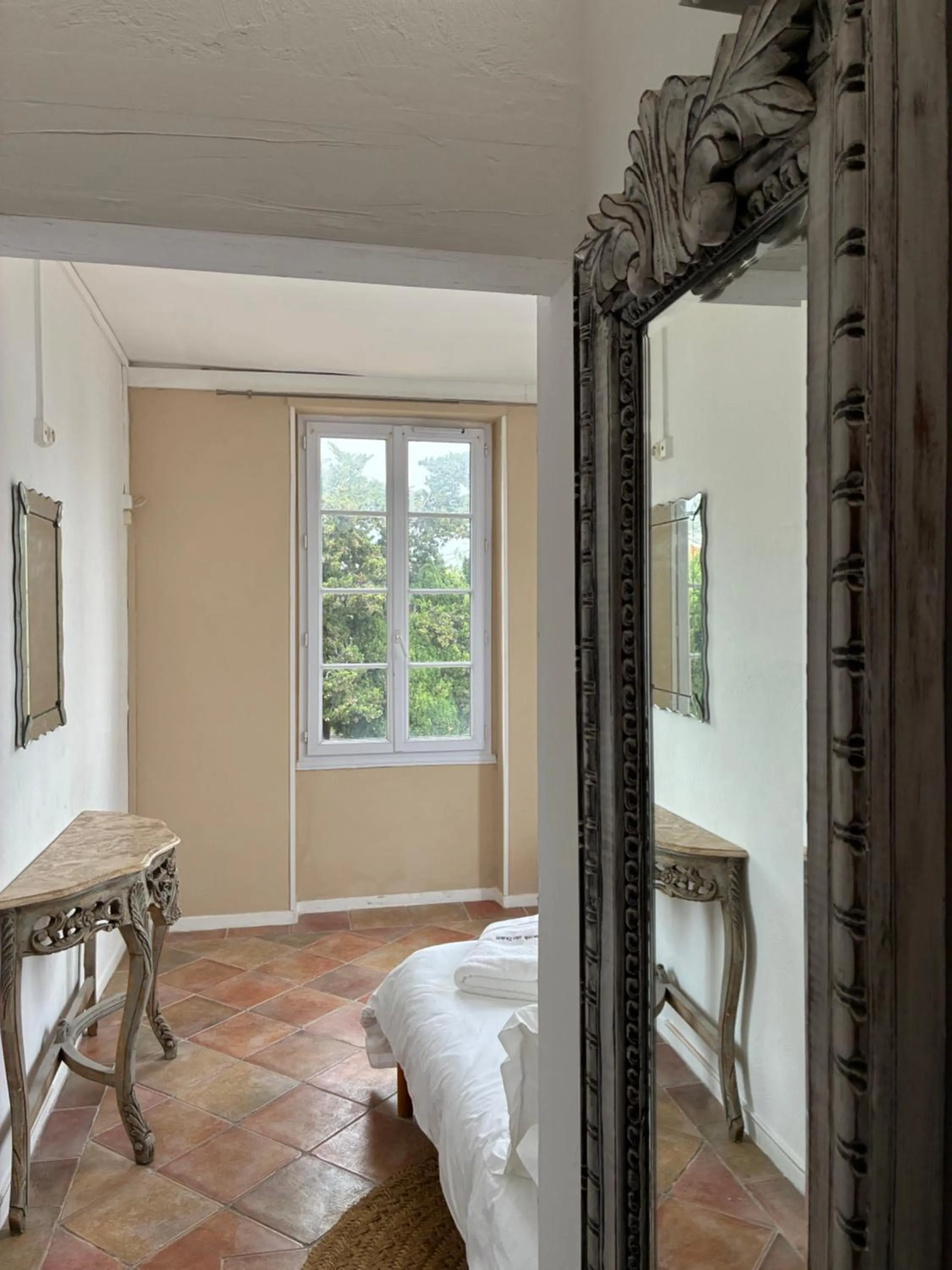 Bed in Hôtel L'Escale Au Soleil