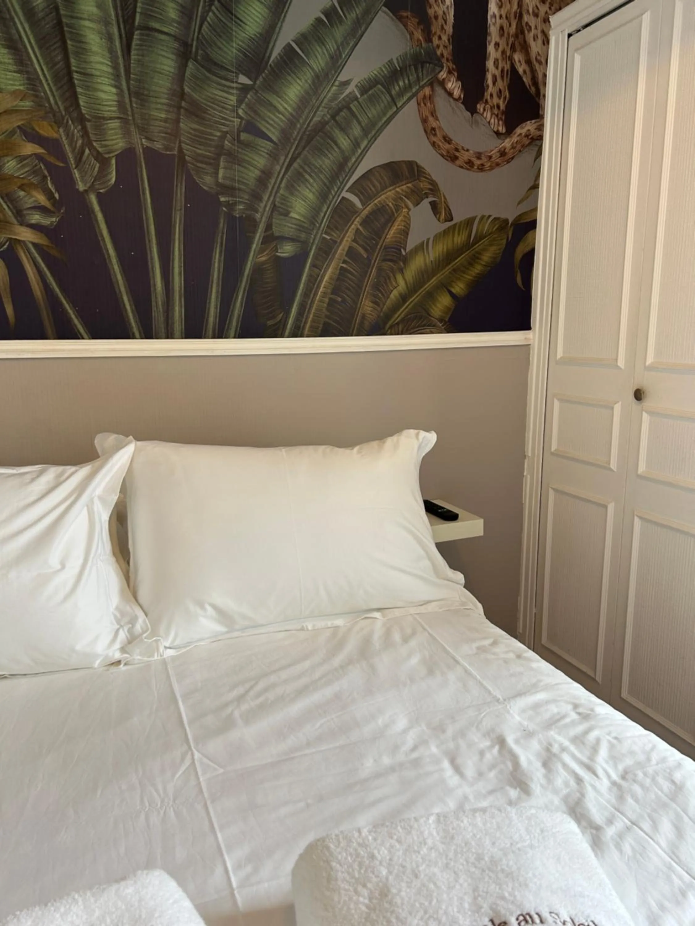 Bed in Hôtel L'Escale Au Soleil