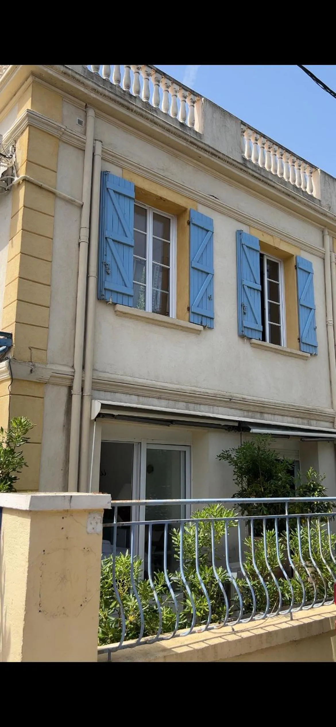 Property building in Hôtel L'Escale Au Soleil