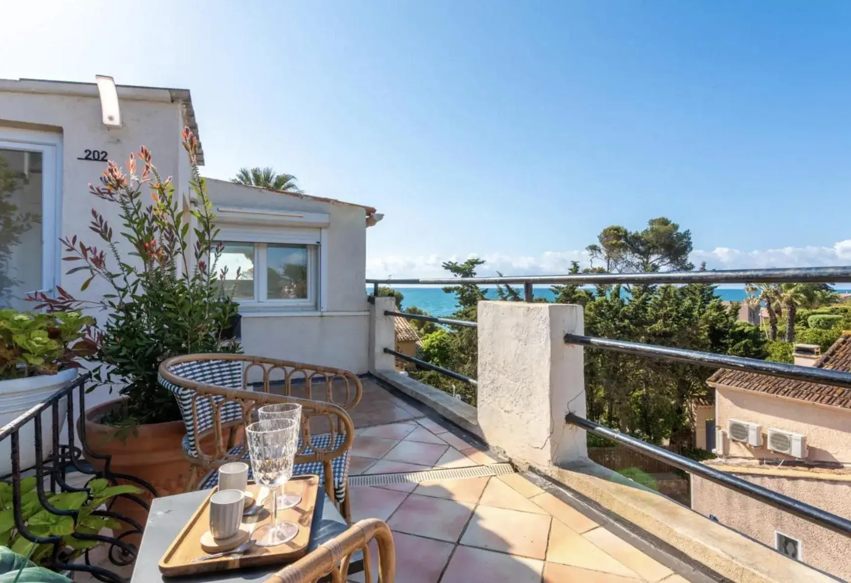 Queen Room with Sea View in Hôtel L'Escale Au Soleil Queen Room with Sea View in Hôtel L'Escale Au Soleil