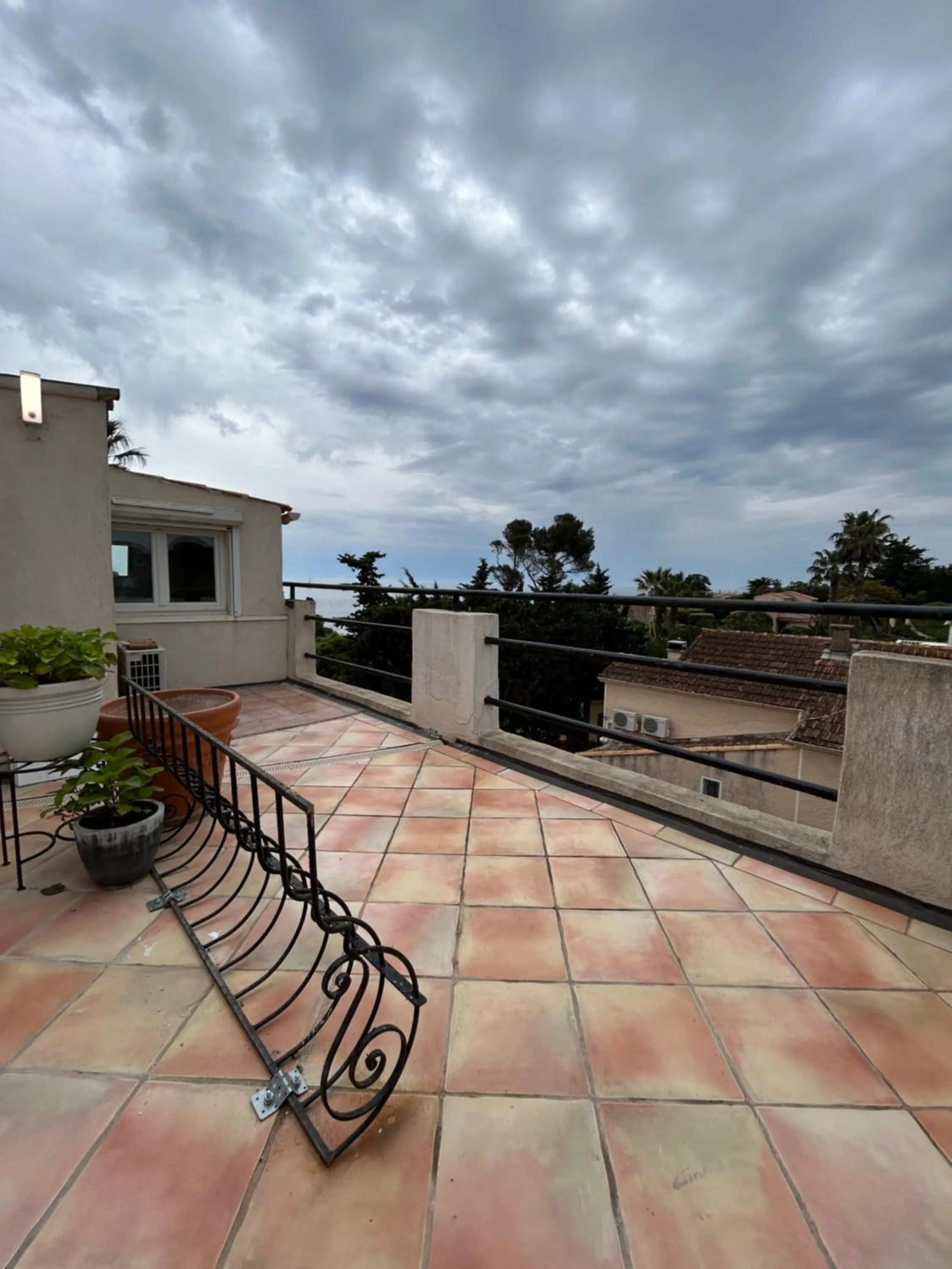 Patio in Hôtel L'Escale Au Soleil