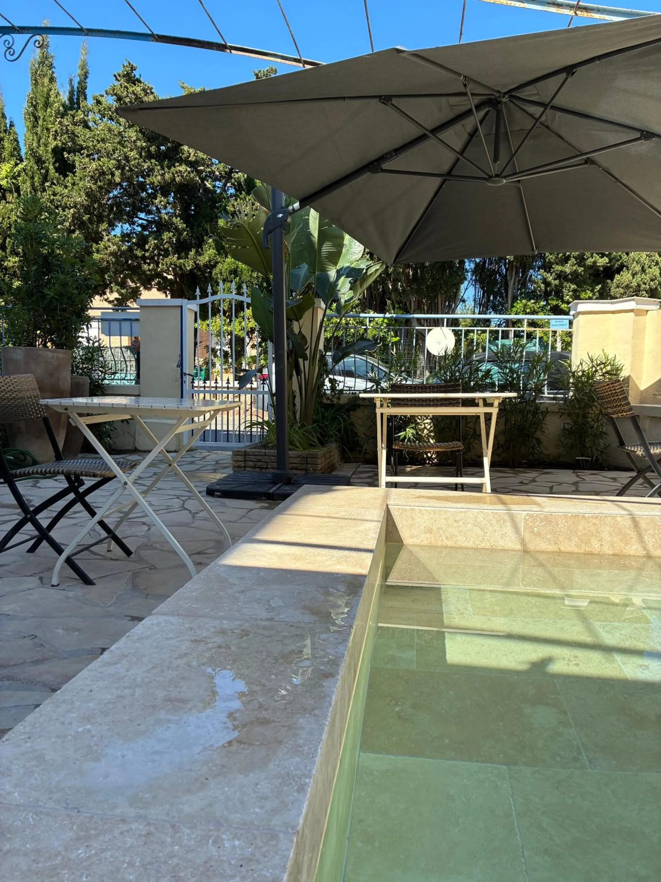 Swimming pool in Hôtel L'Escale Au Soleil