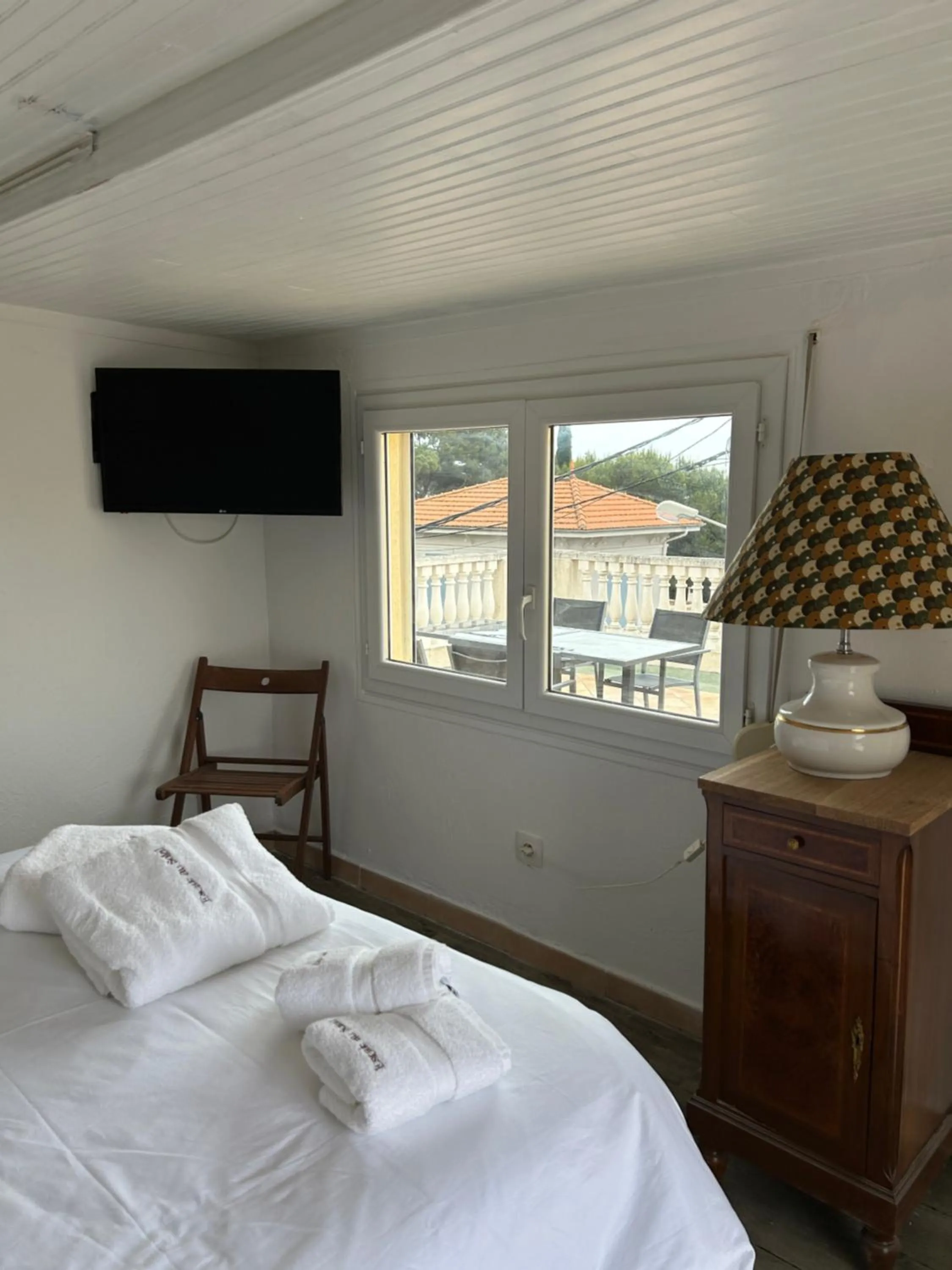 Bed in Hôtel L'Escale Au Soleil