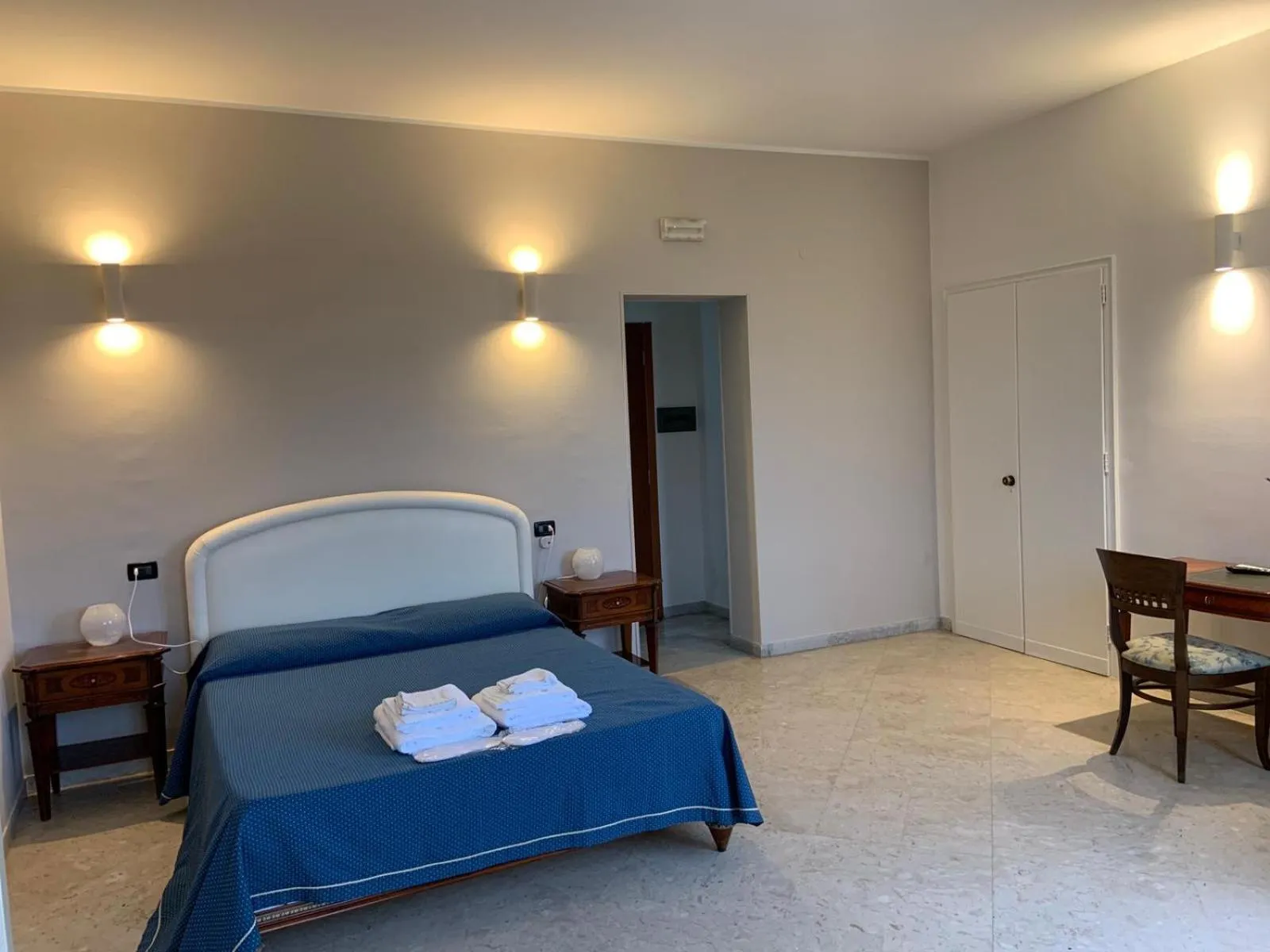 Bedroom, Bed in Hotel Lungomare