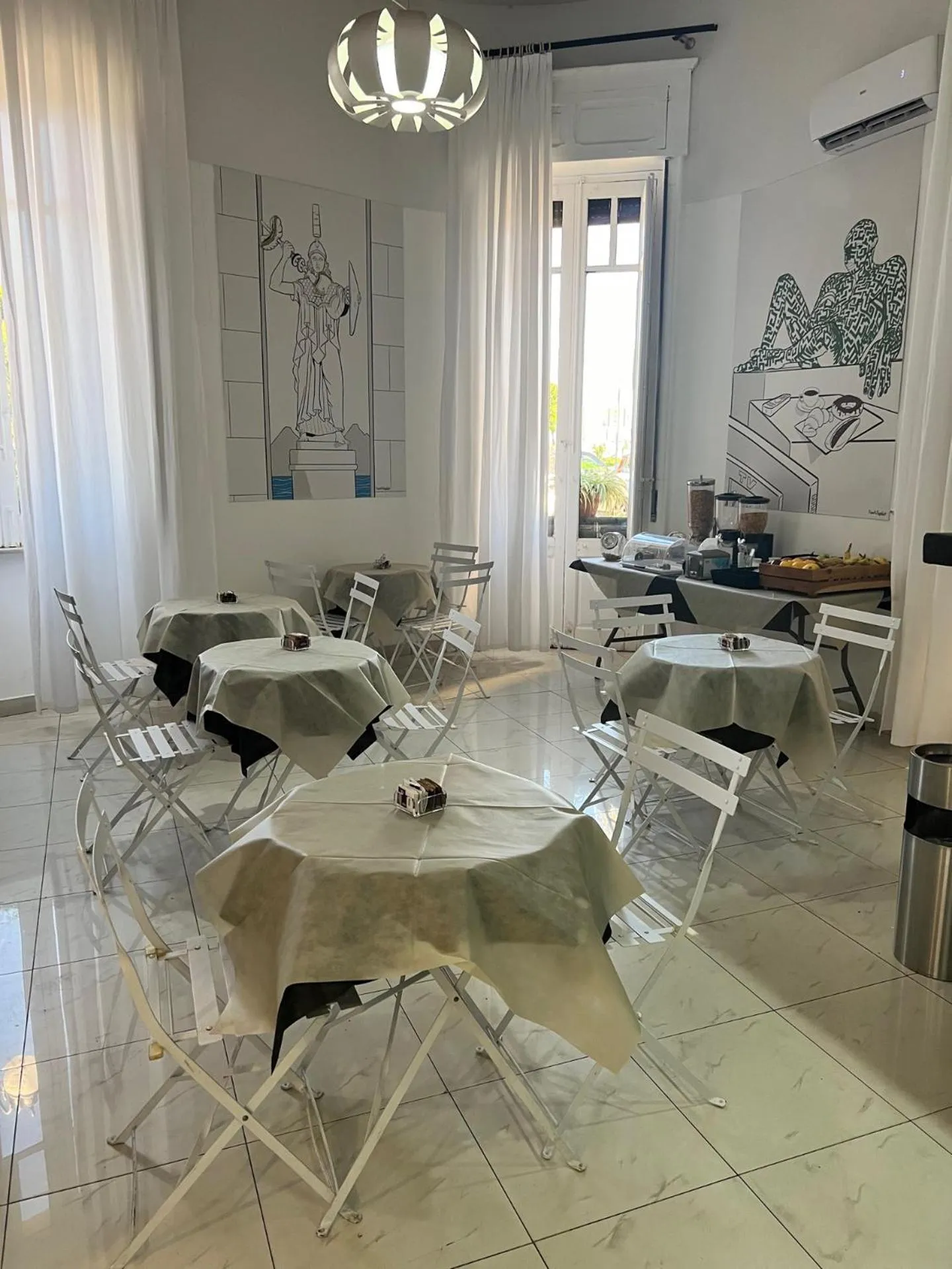 Communal lounge/ TV room in Hotel Lungomare