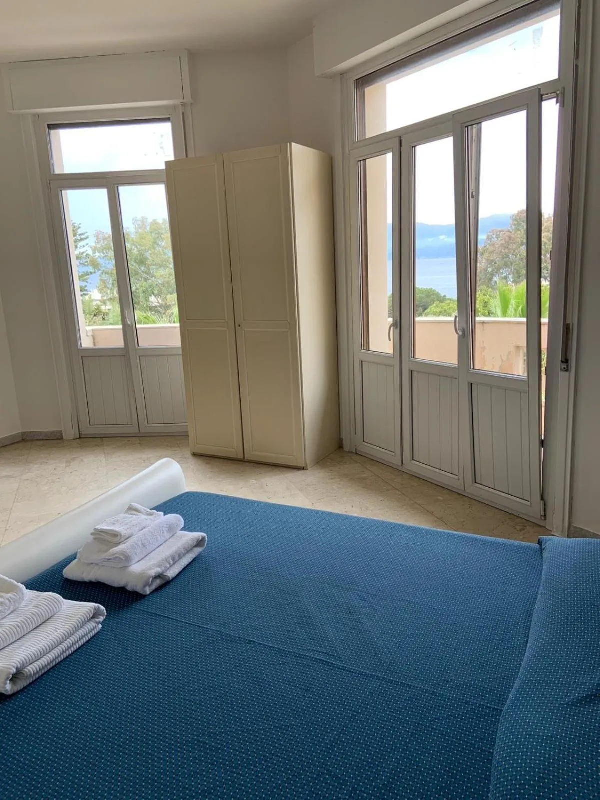 Balcony/Terrace, Bed in Hotel Lungomare