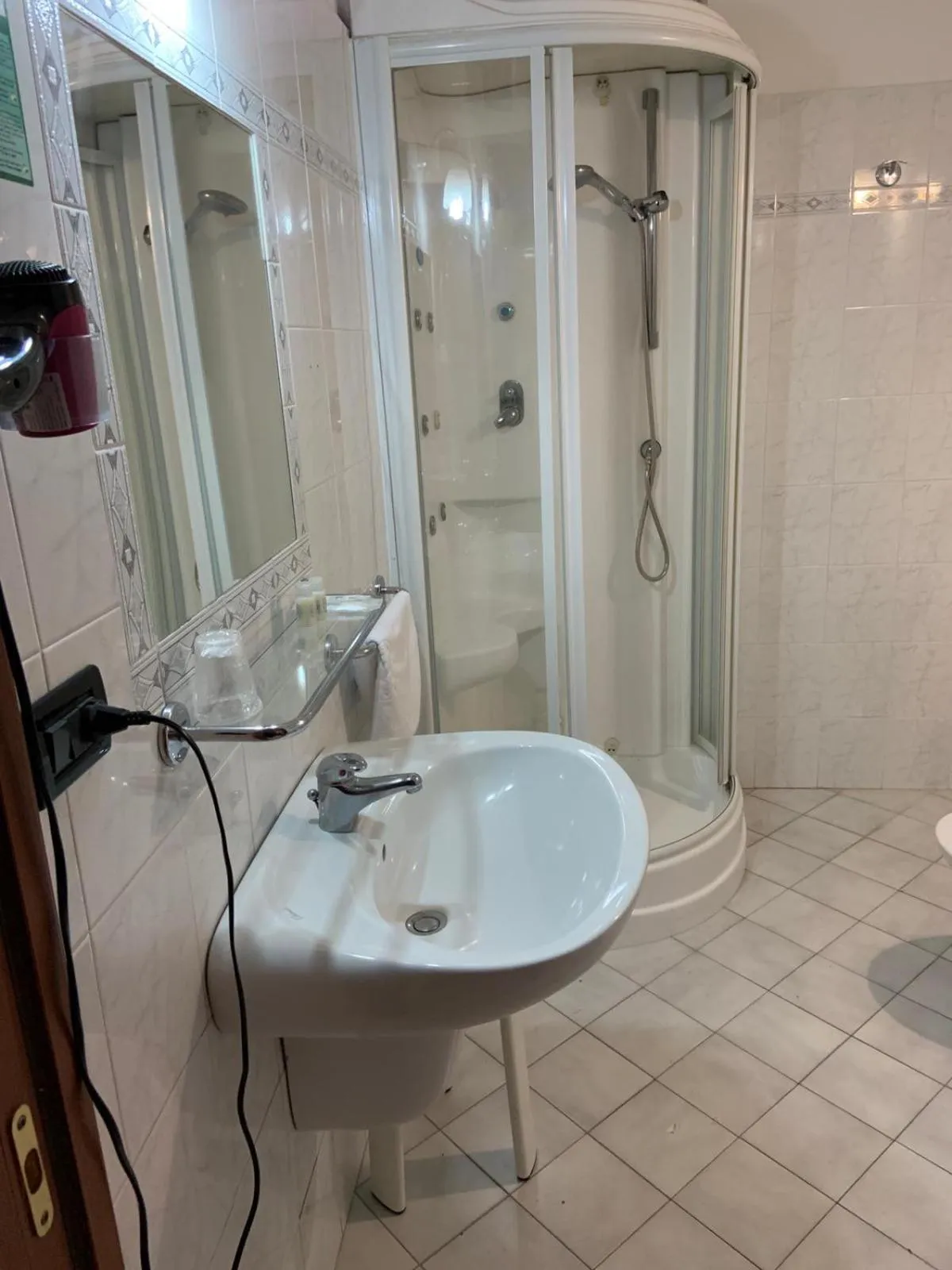 Shower in Hotel Lungomare