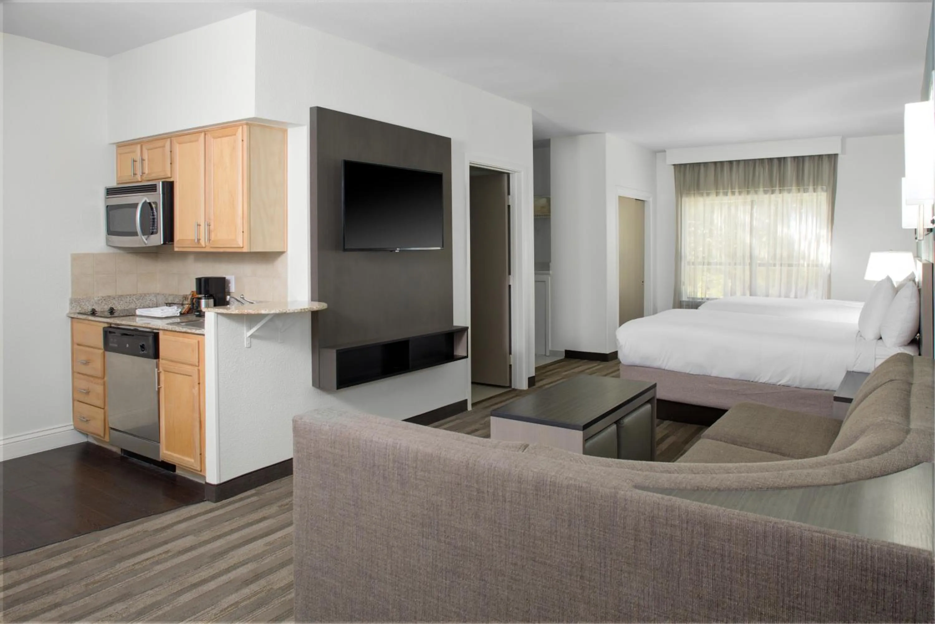 Coffee/tea facilities, Bed in Hyatt House Dallas Lincoln Park