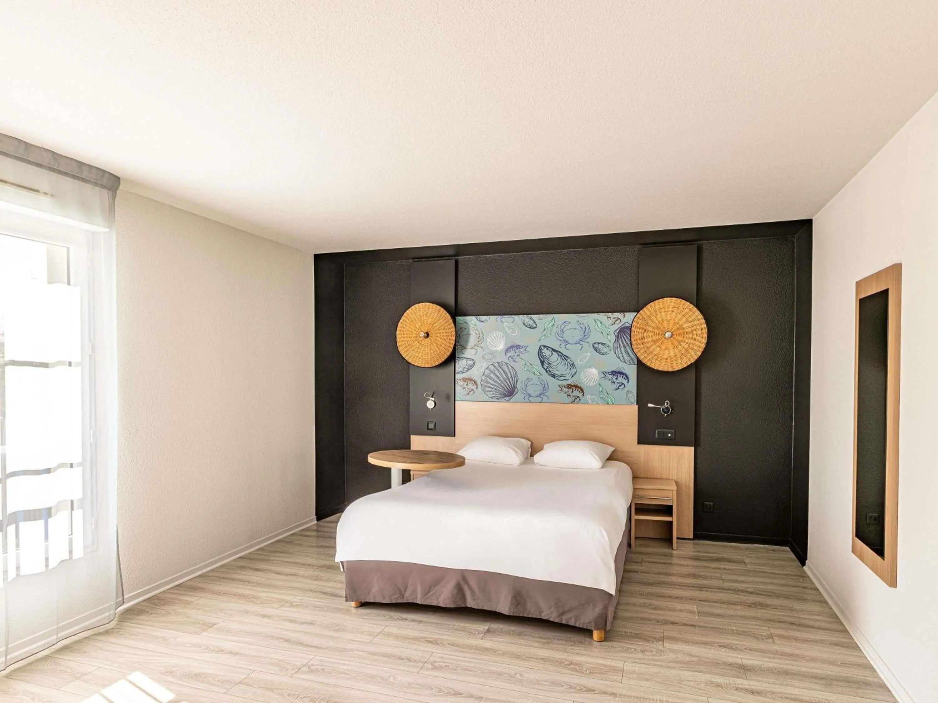 Bedroom, Bed in ibis Styles Marennes d'Oléron