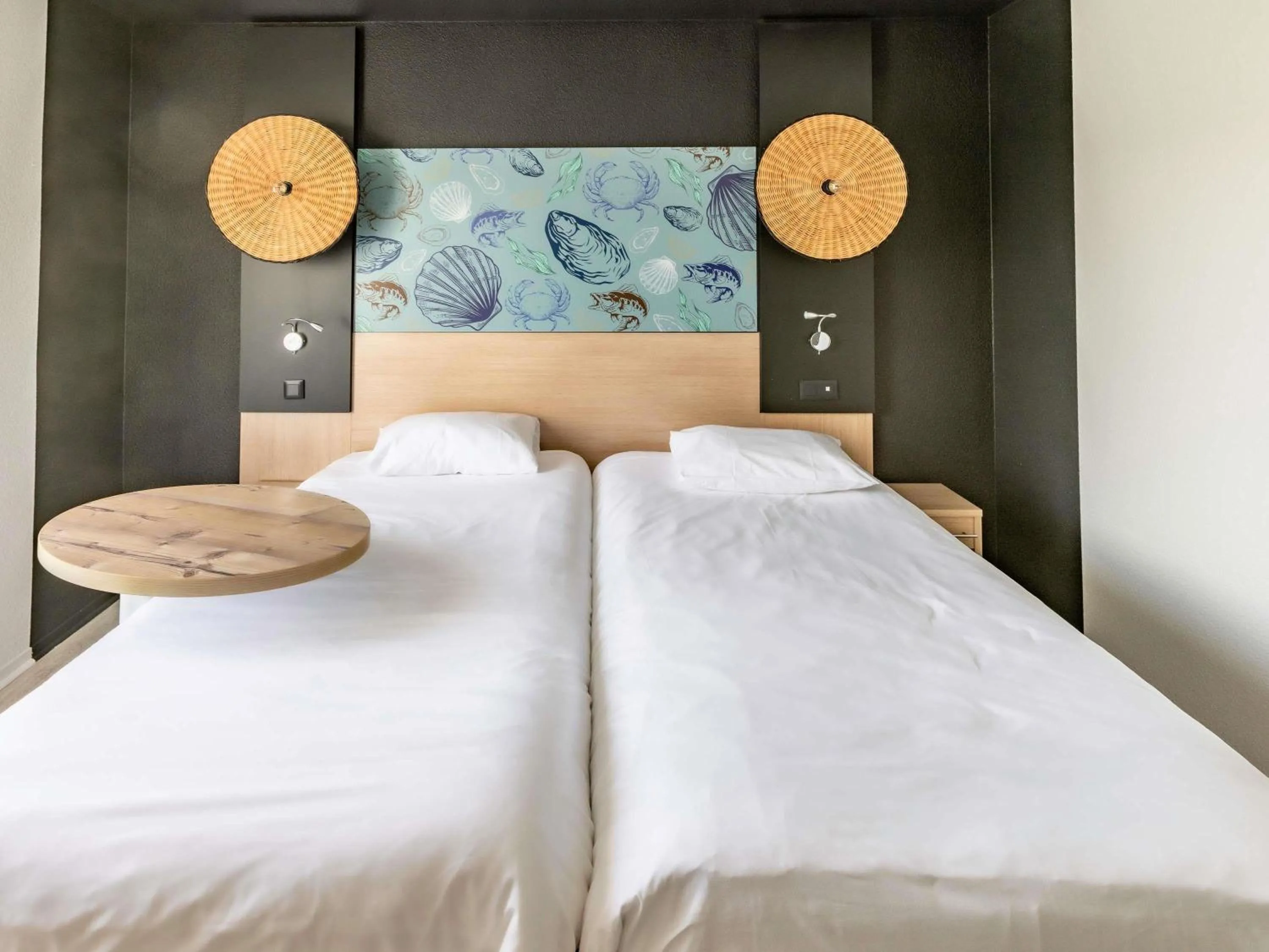 Bedroom, Bed in ibis Styles Marennes d'Oléron