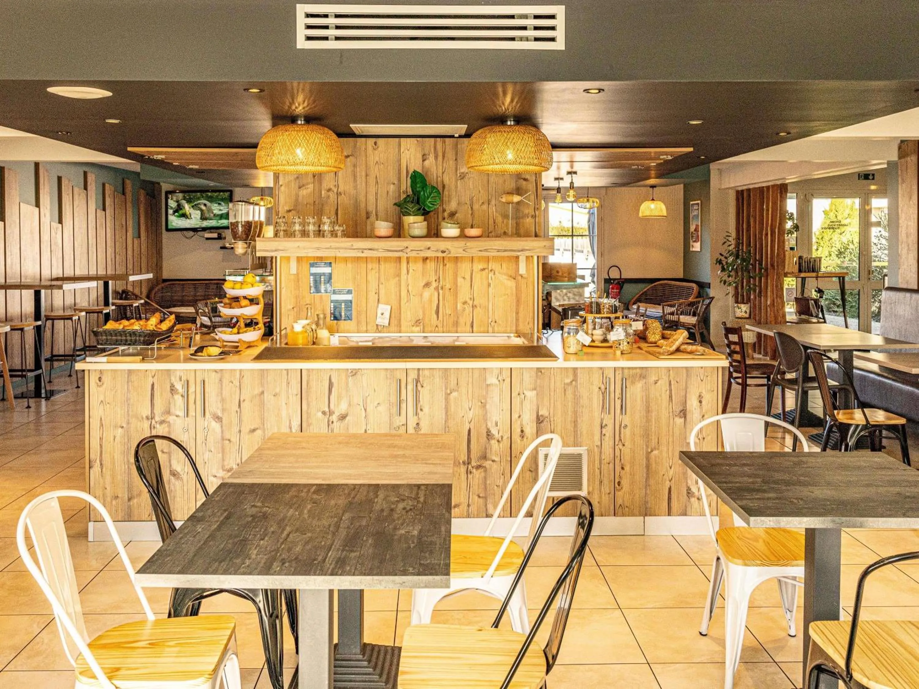 Restaurant/places to eat in ibis Styles Marennes d'Oléron