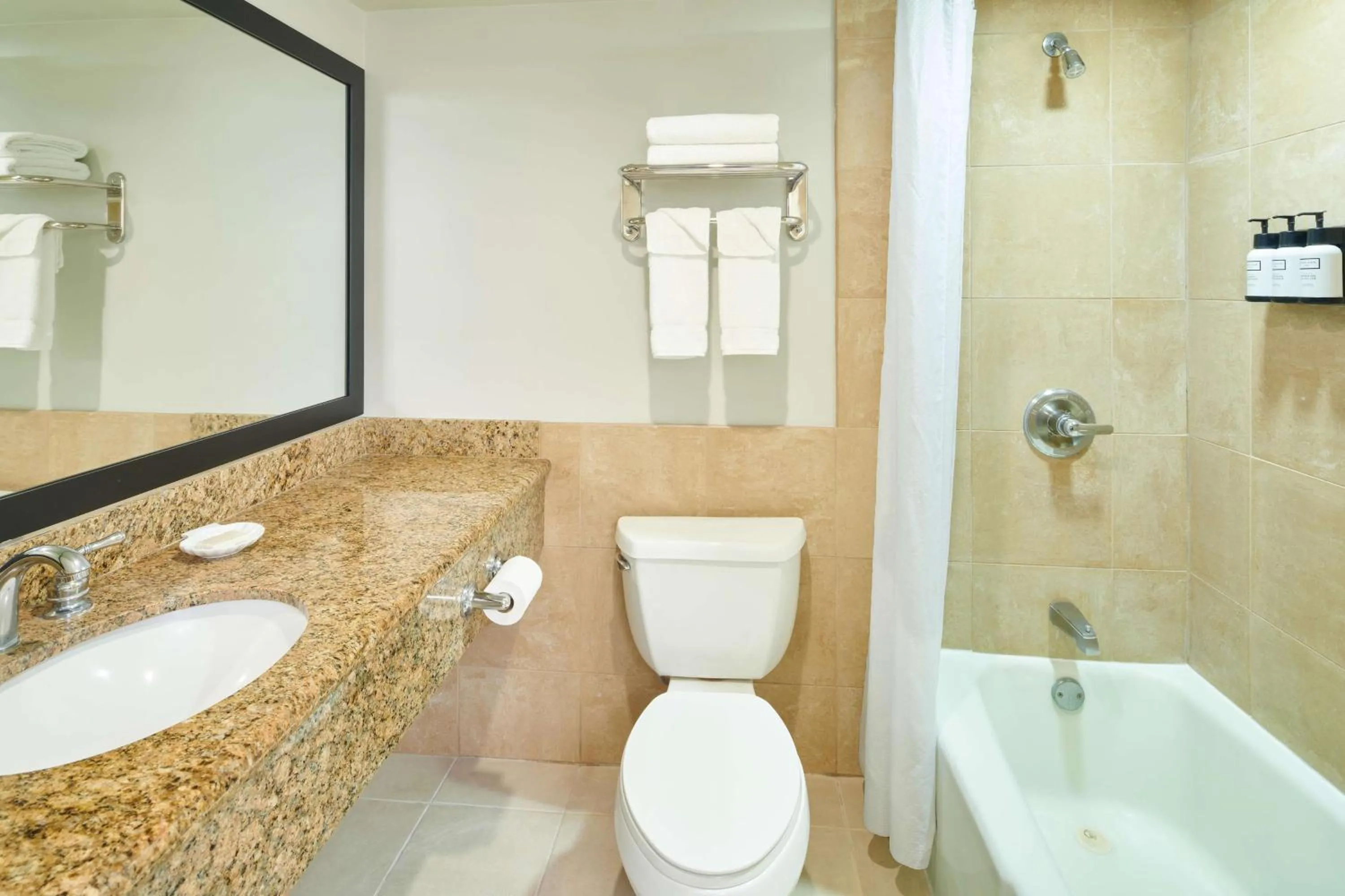 Shower in Aqua Palms Waikiki