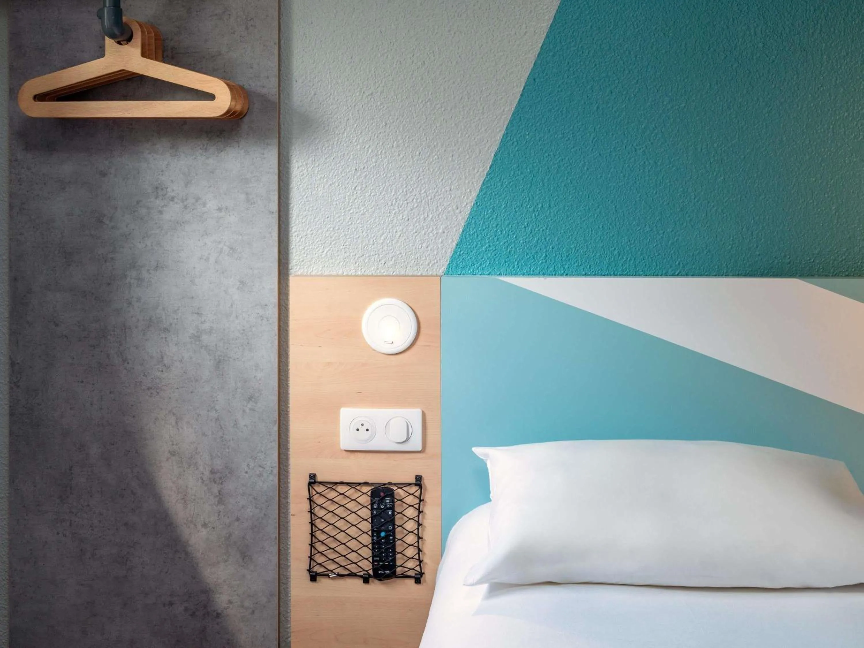 Bedroom, Bed in ibis budget Nantes Sainte Luce - Hôtel Rénové