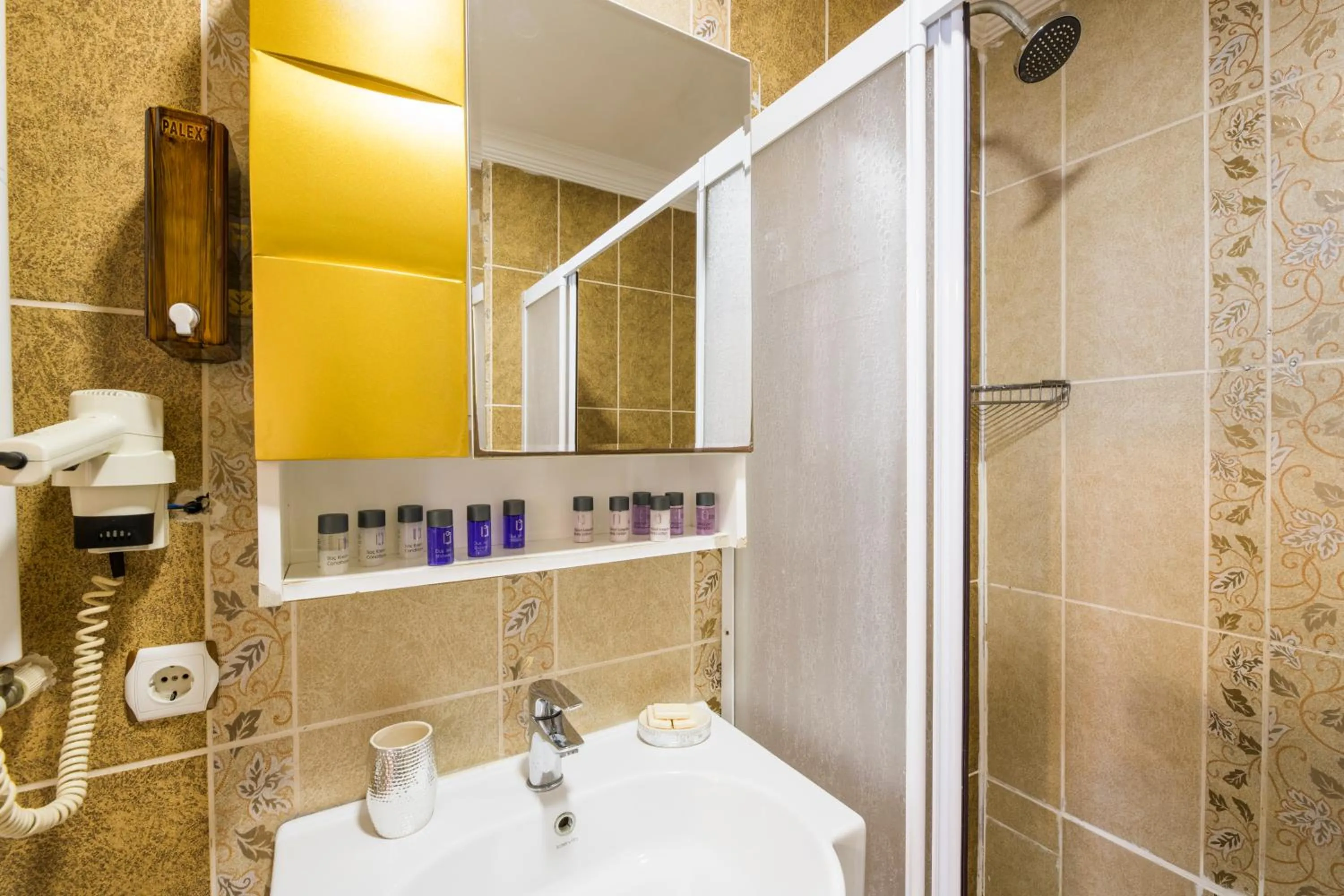 Shower in Punto Suite