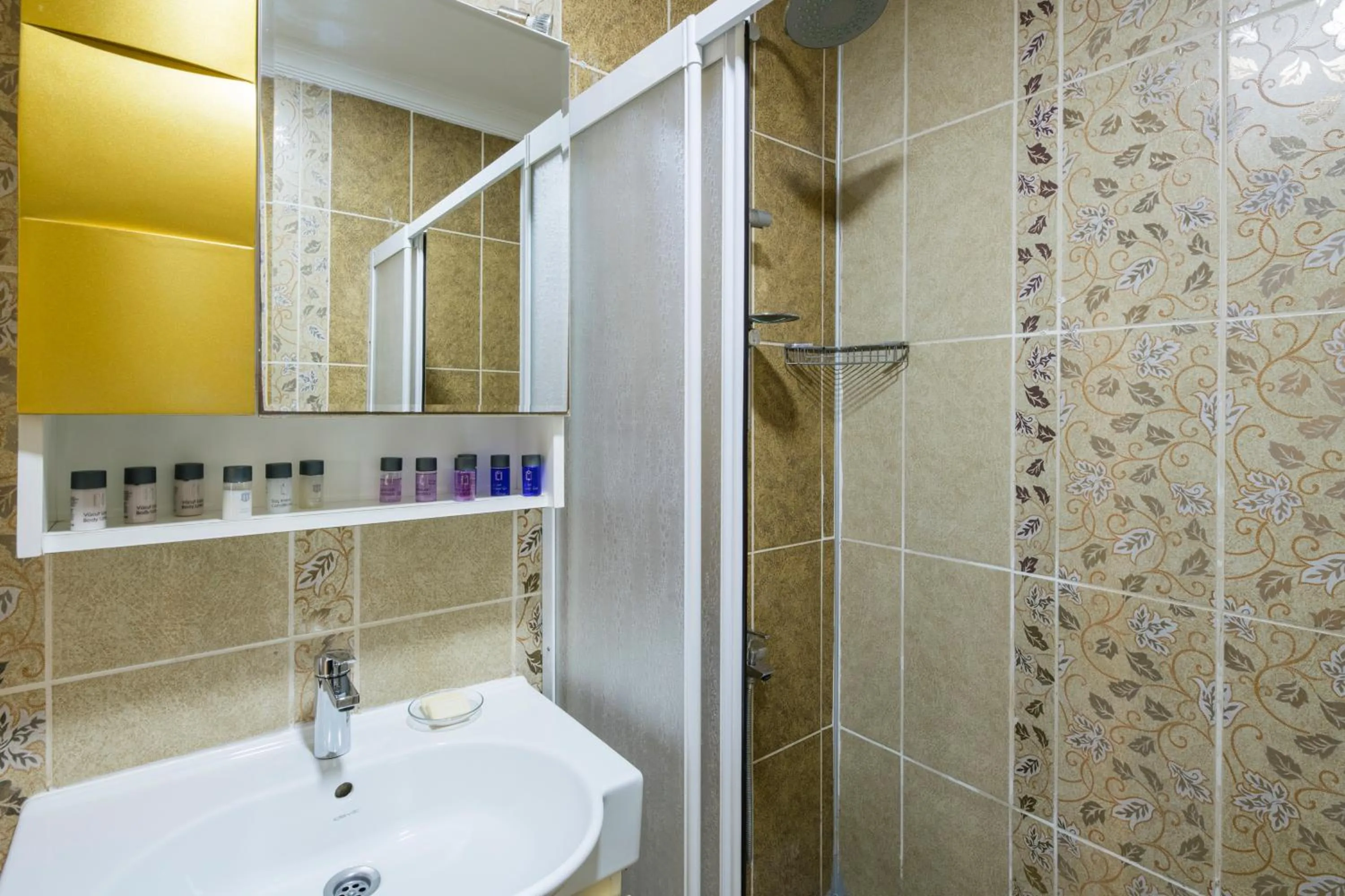 Shower in Punto Suite