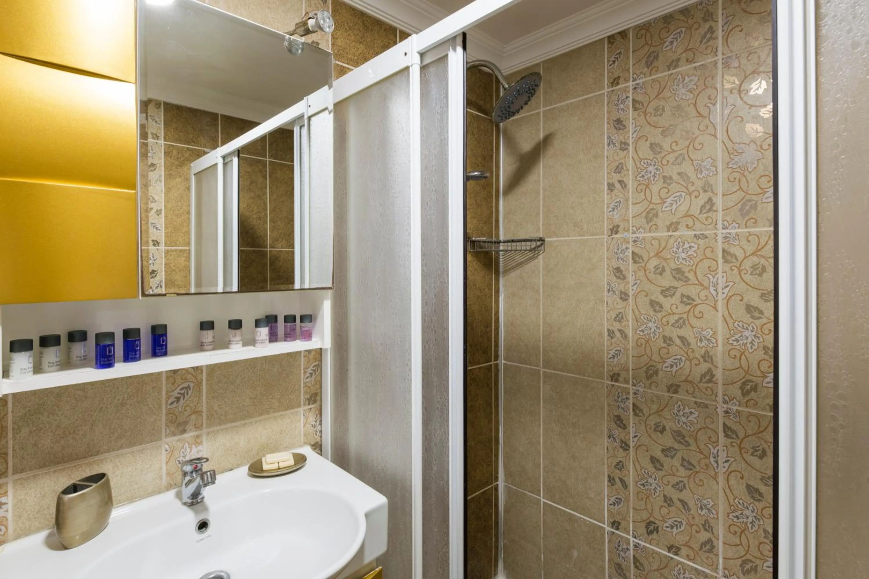 Shower in Punto Suite