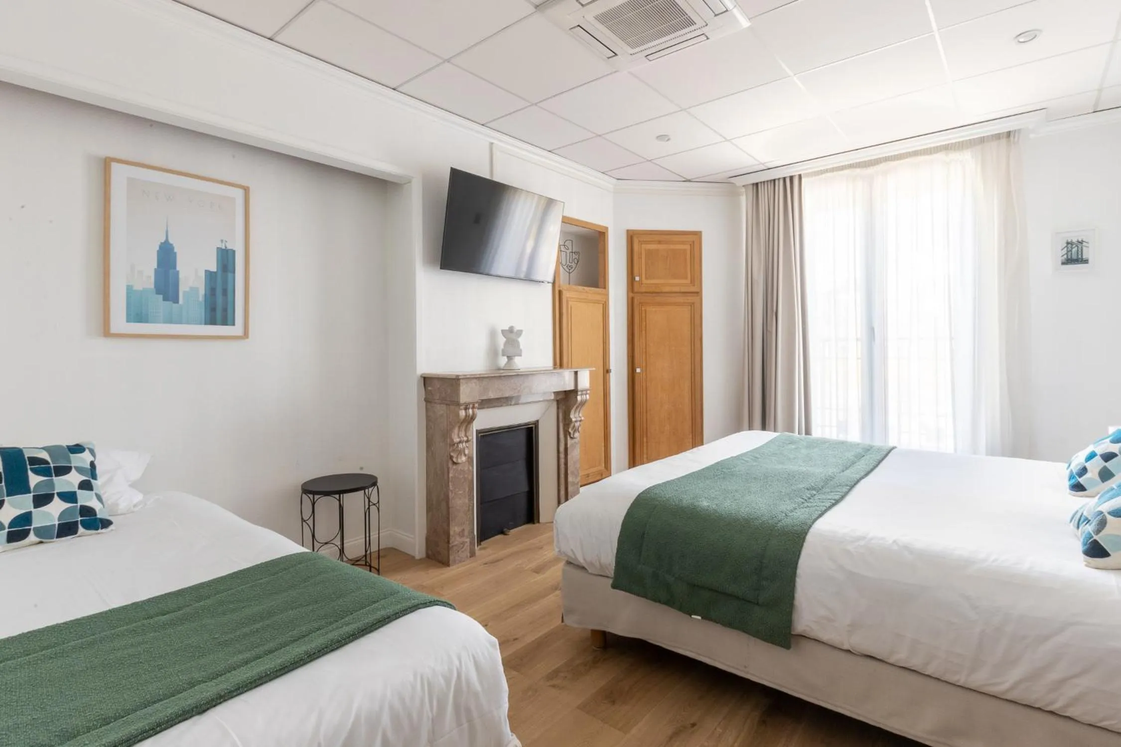 Bedroom, Bed in Hôtel Porte Mars - Reims Gare Centre Arena