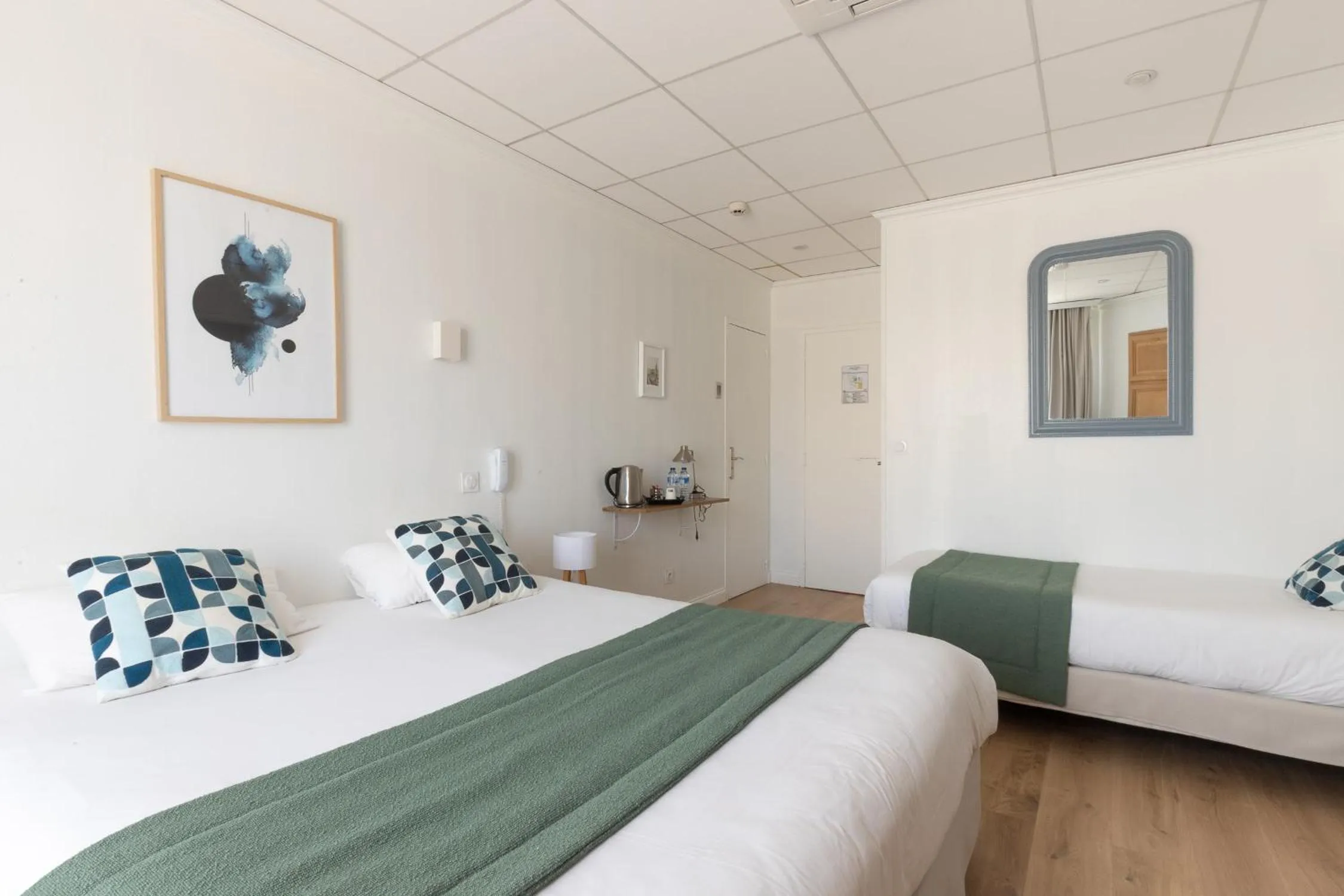 Bedroom, Bed in Hôtel Porte Mars - Reims Gare Centre Arena