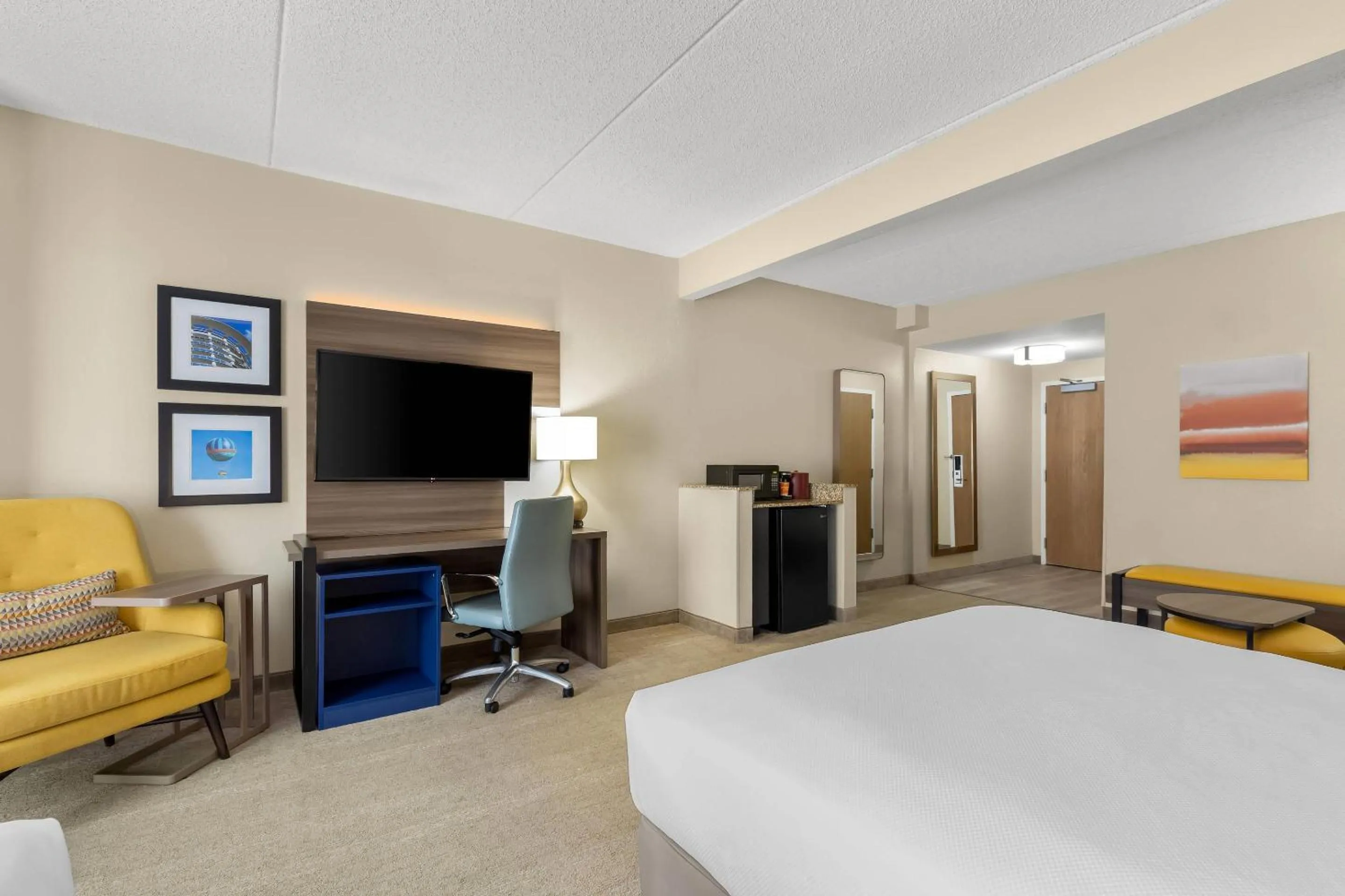 Bedroom, Bed in Comfort Suites Near Universal Orlando Resort