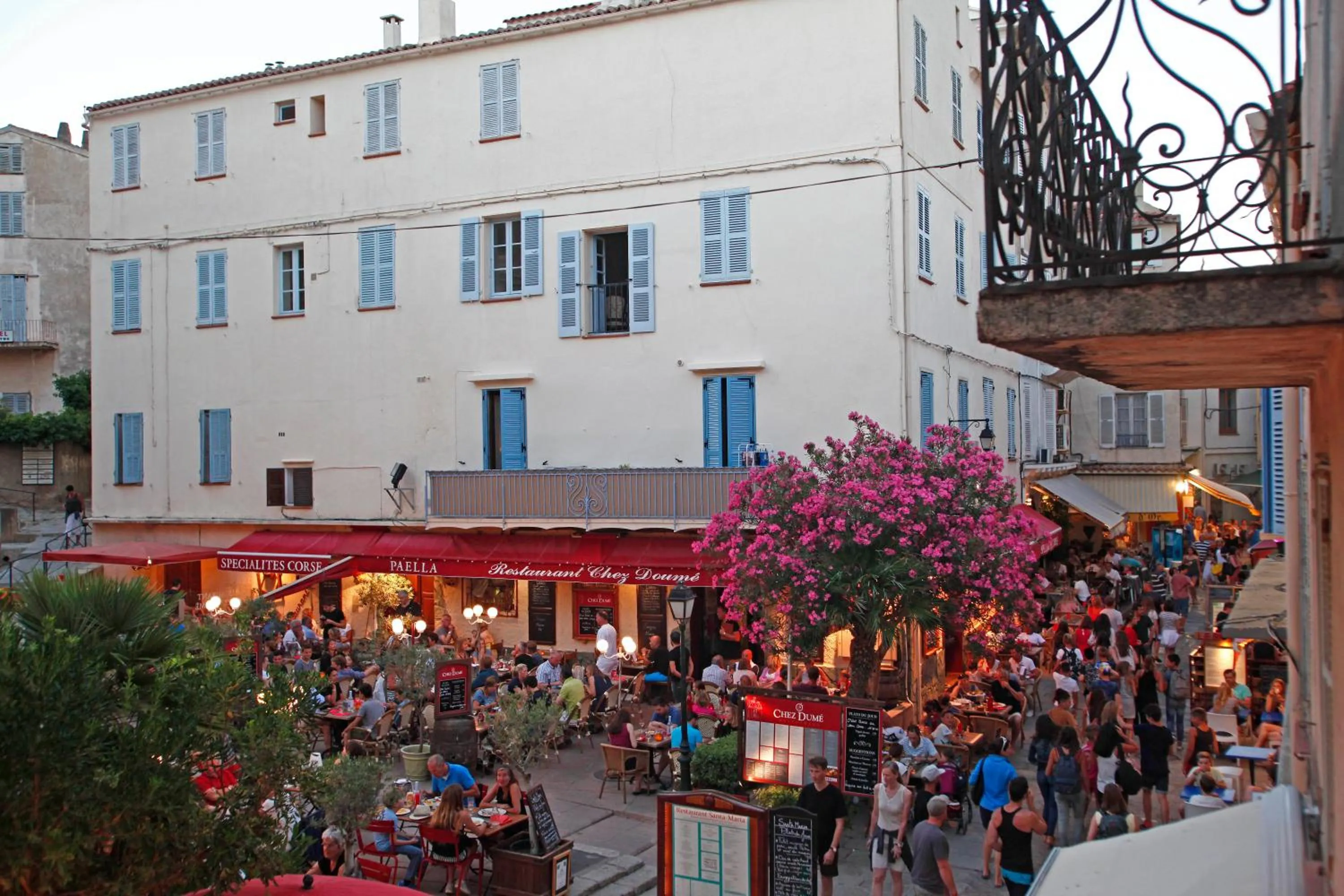 Restaurant/places to eat in Hotel Balanea