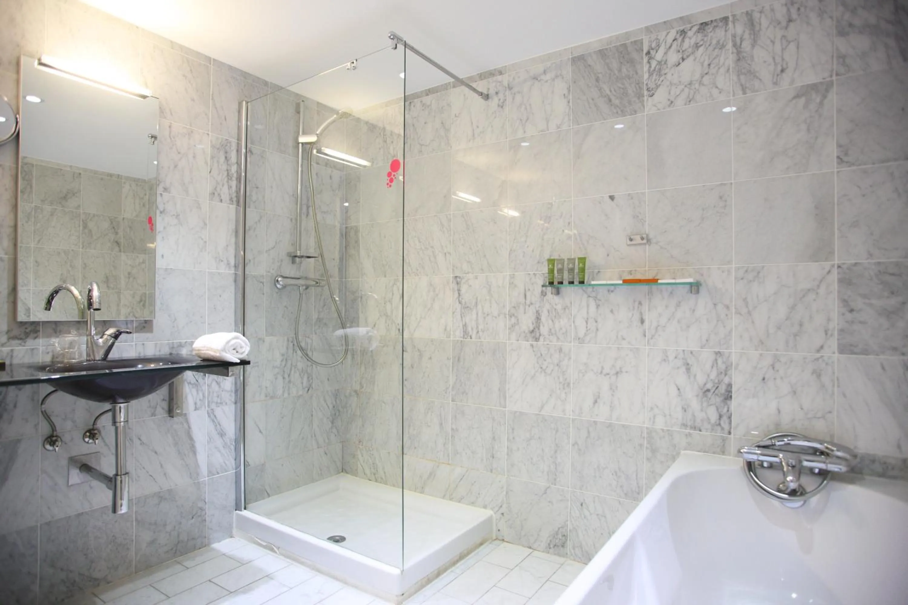 Bathroom in Hotel Balanea