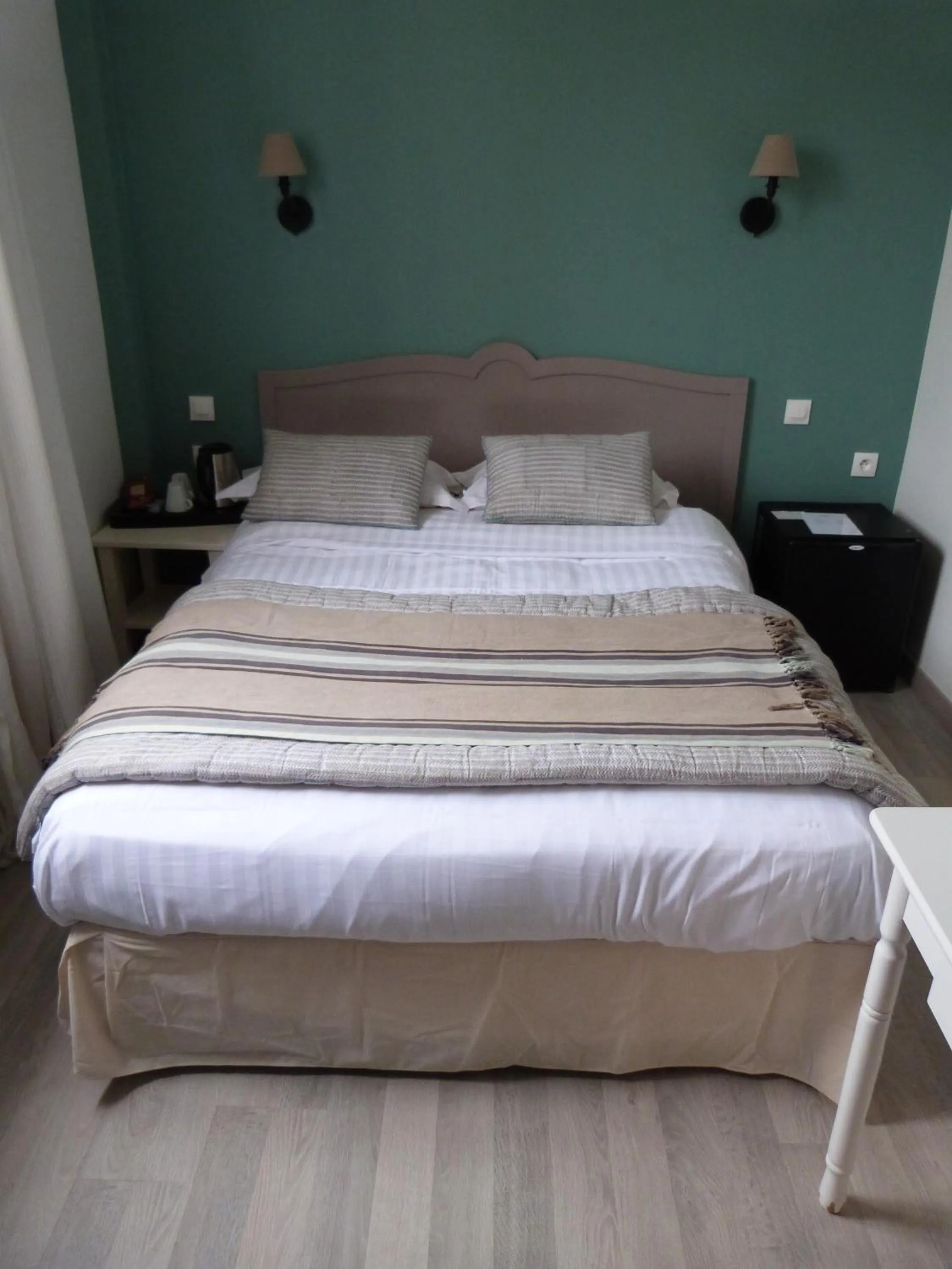 Photo of the whole room, Bed in Hotel Les Embruns