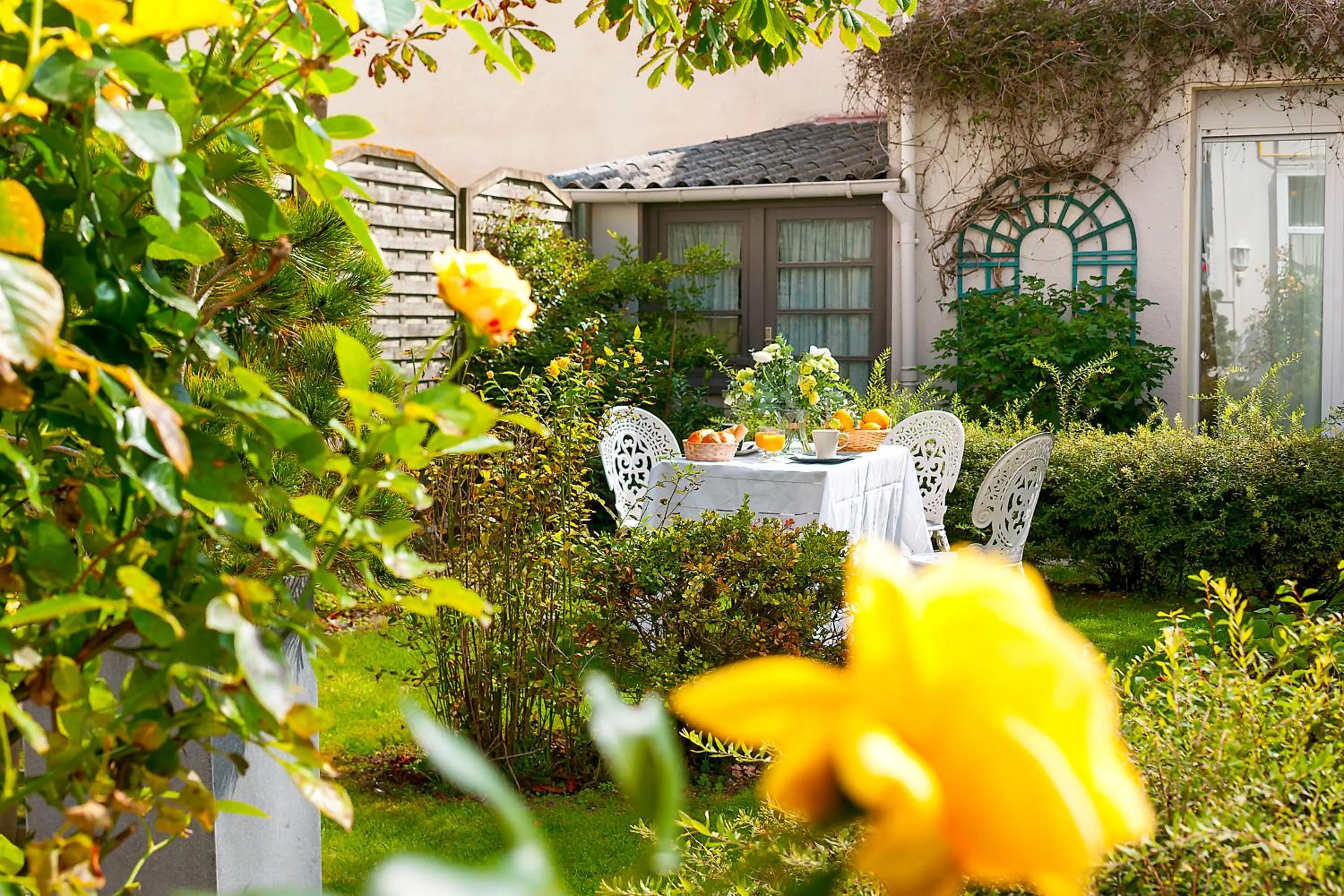 Garden in Hotel Les Embruns