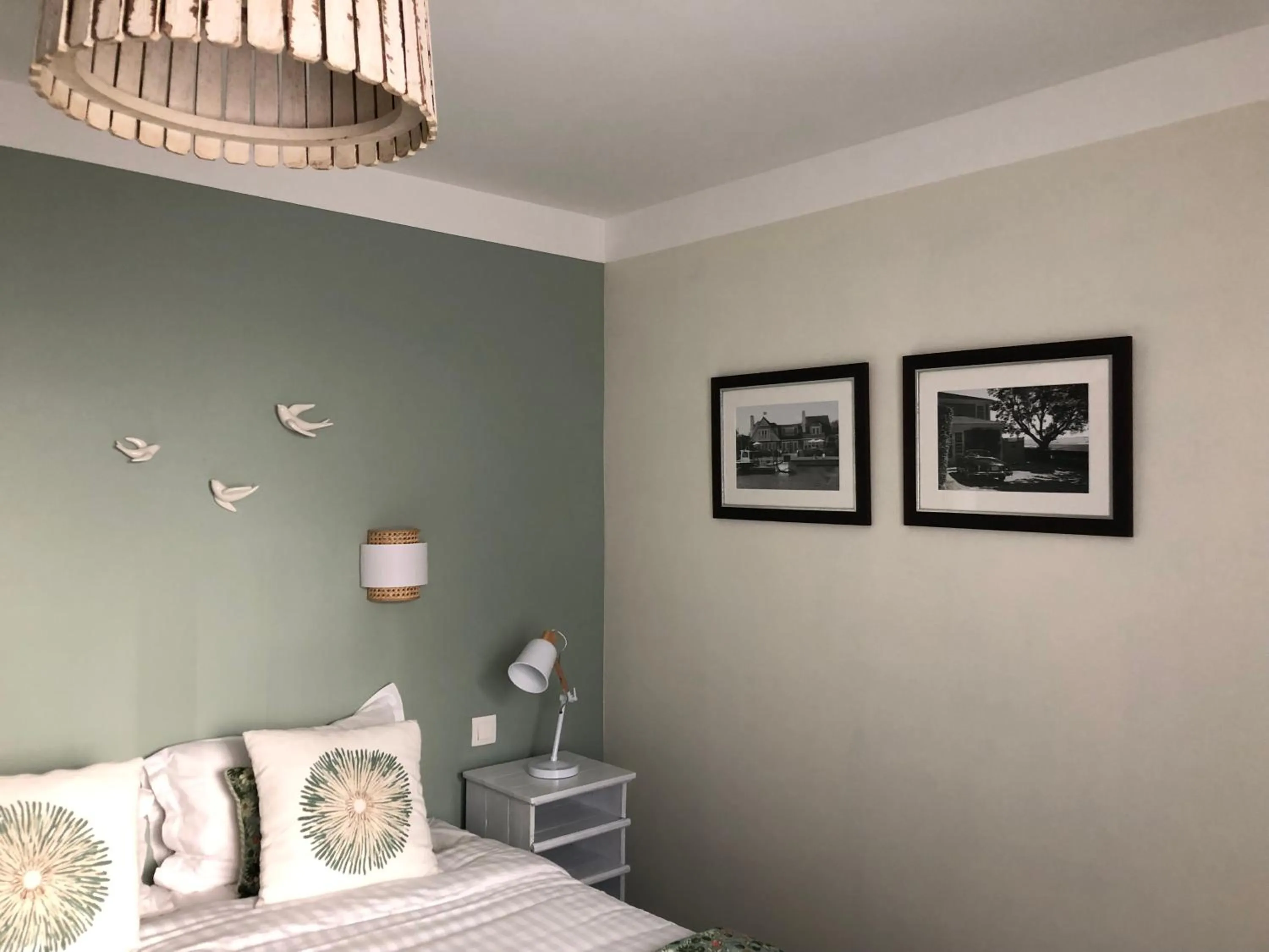 Property building, Bed in Hotel Les Embruns