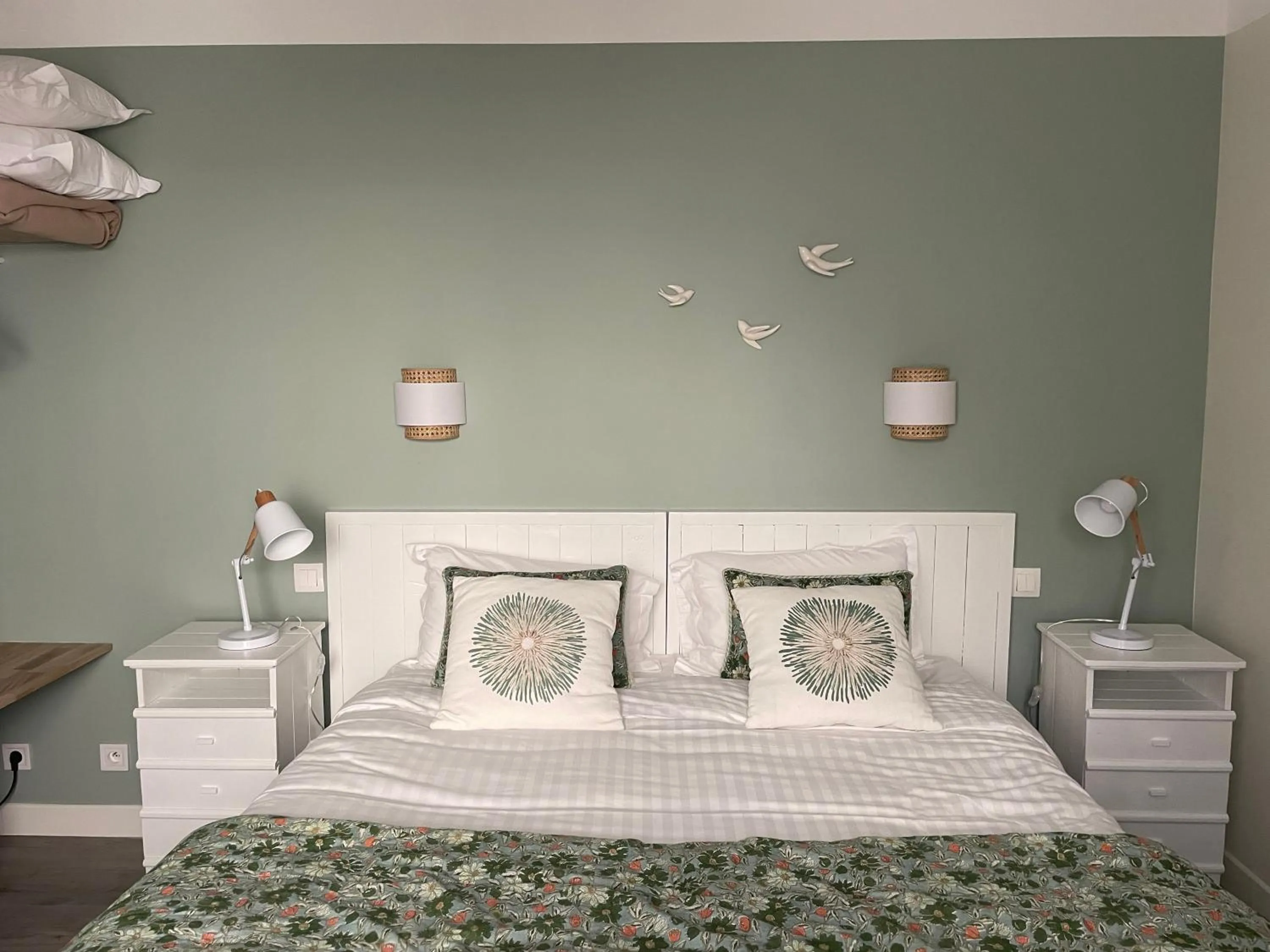 Property building, Bed in Hotel Les Embruns