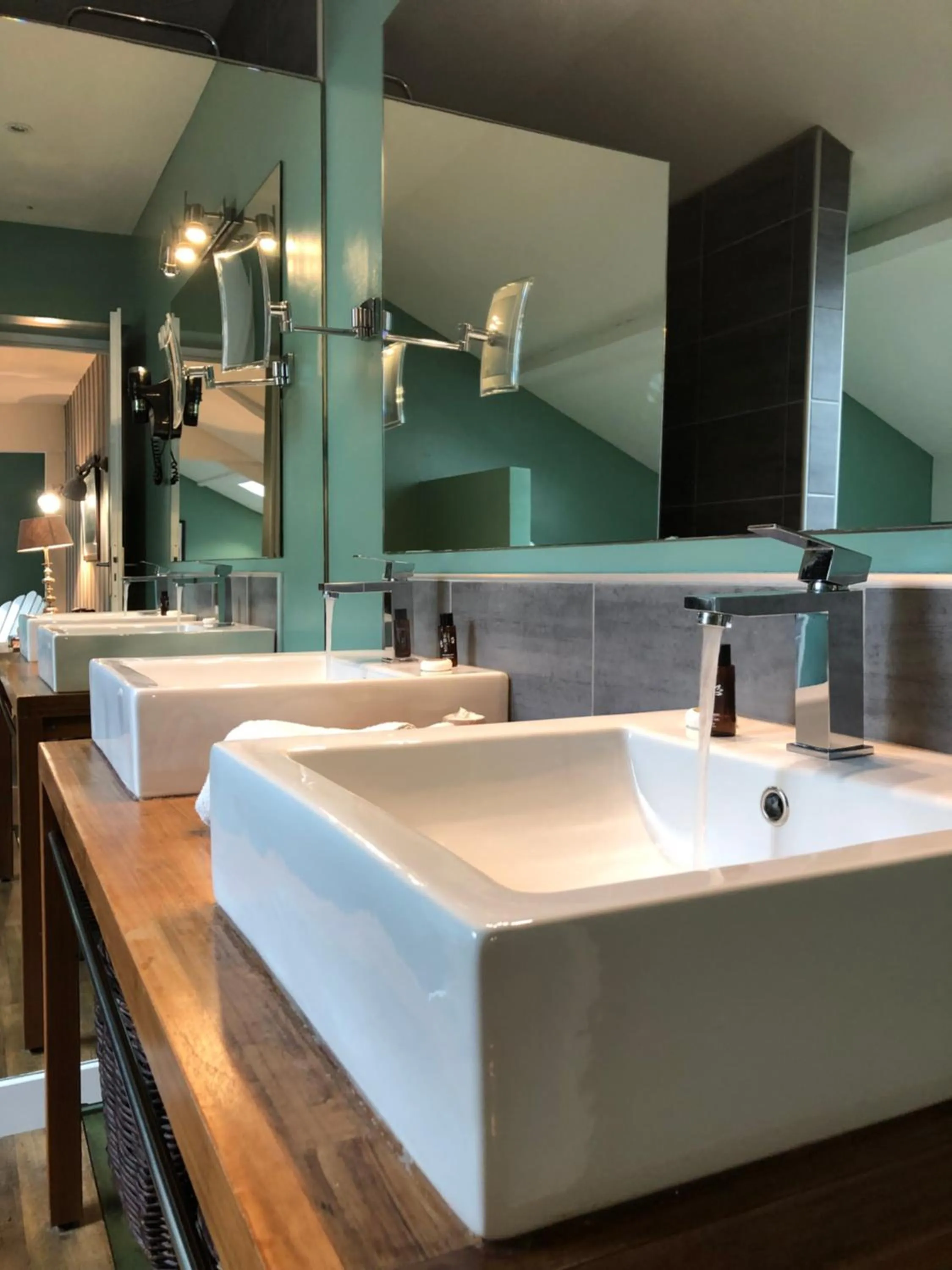 Shower in Hotel Les Embruns