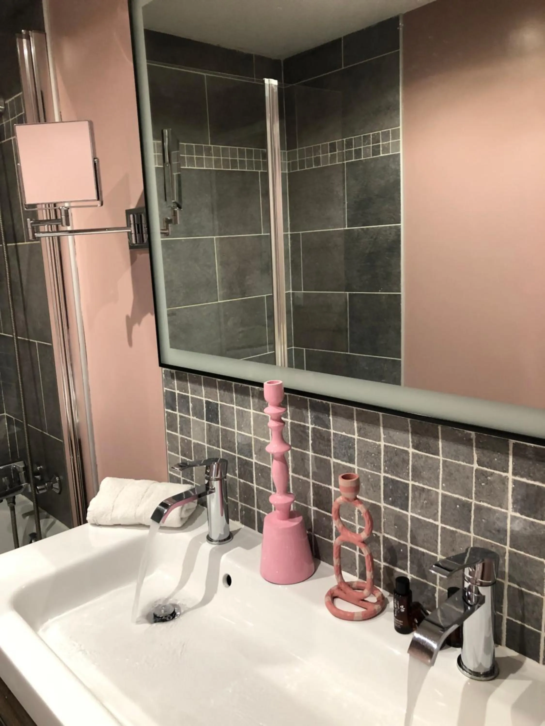 Bathroom in Hotel Les Embruns