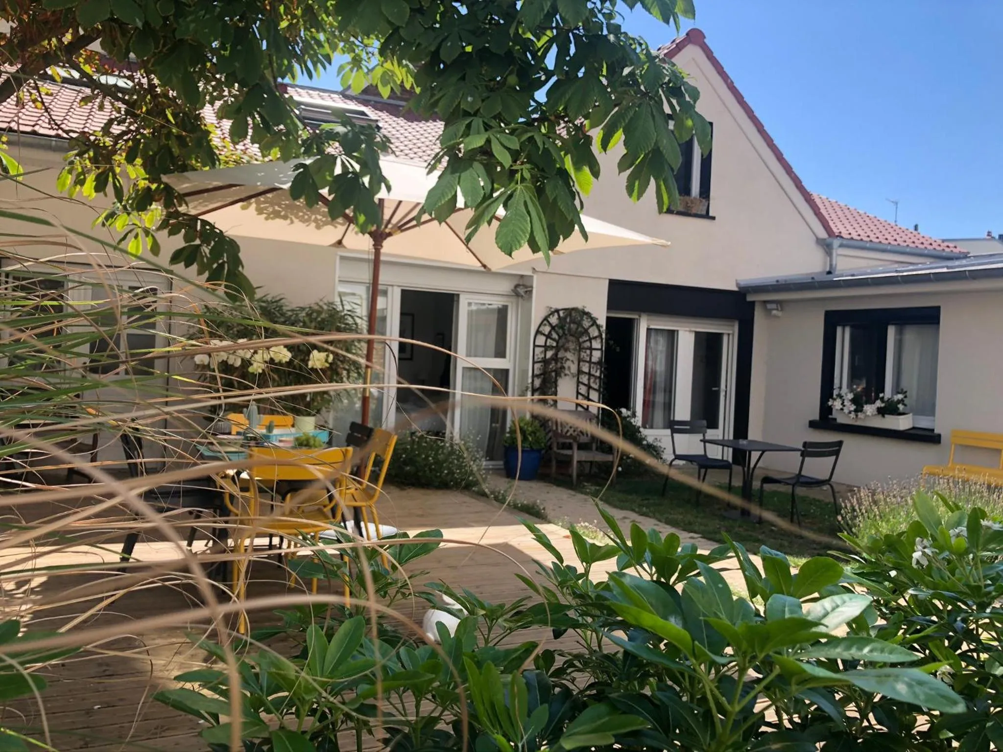 Patio in Hotel Les Embruns