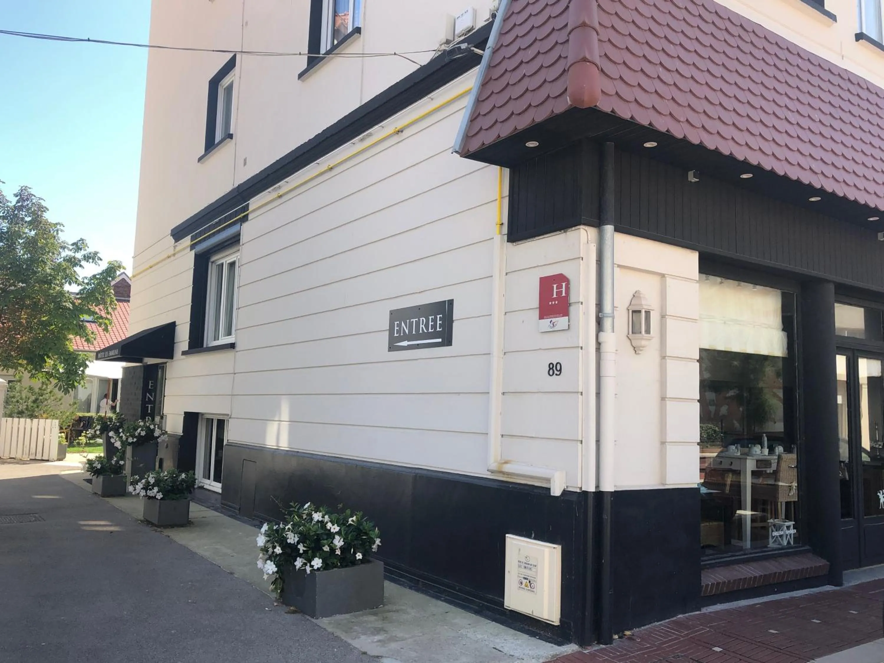 Facade/entrance in Hotel Les Embruns