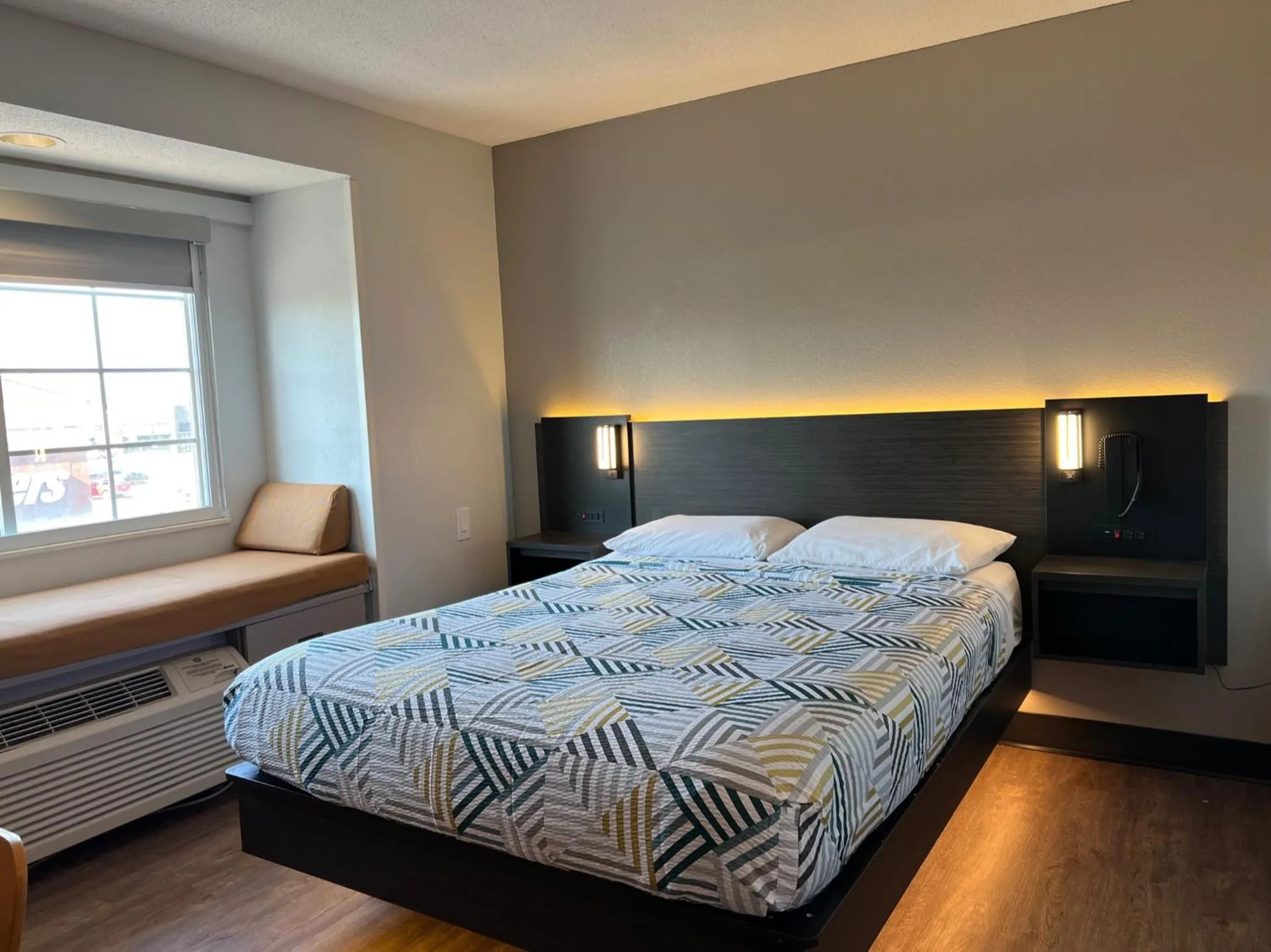 Bed in Motel 6 Indianapolis Carmel