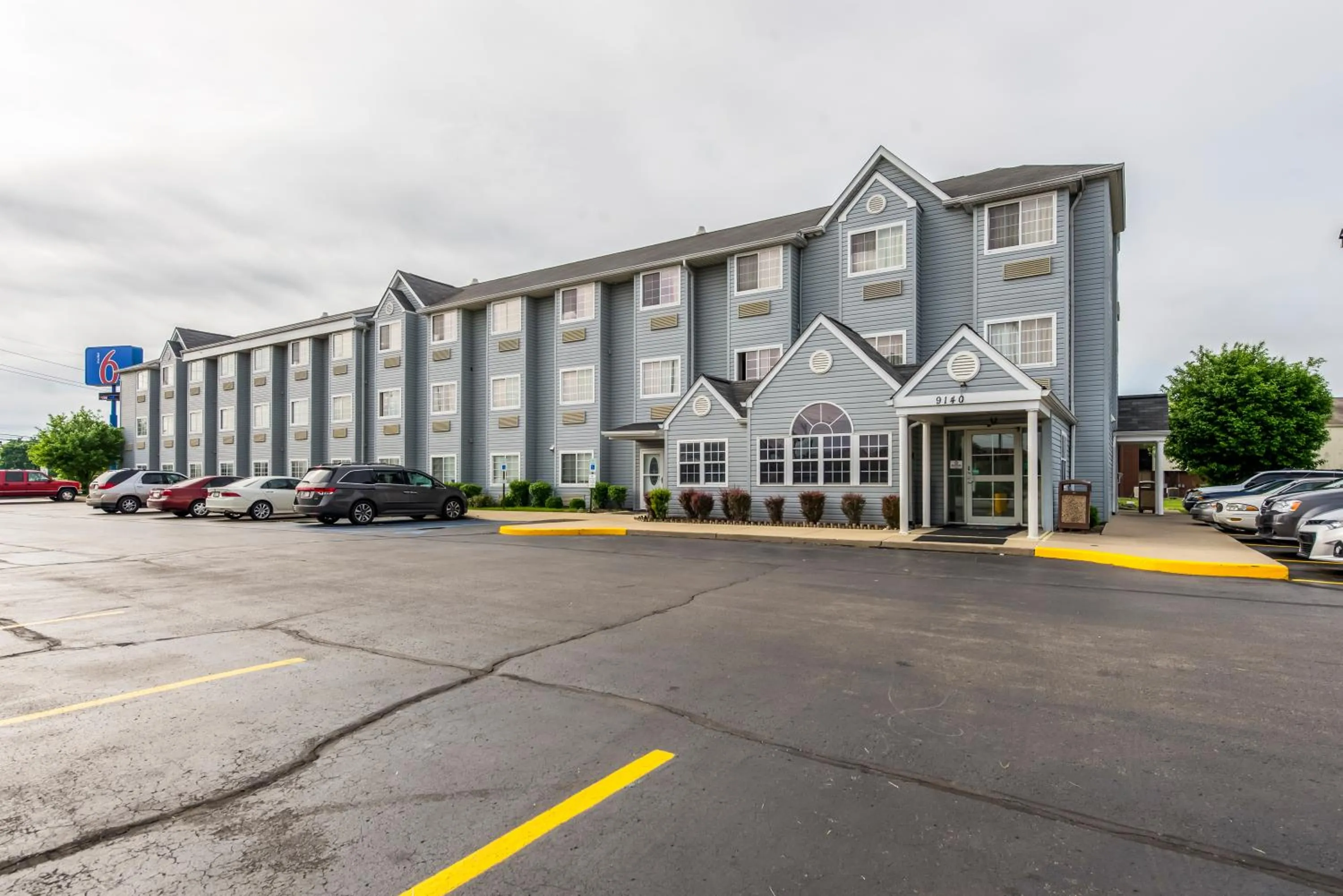 Property building in Motel 6 Indianapolis Carmel