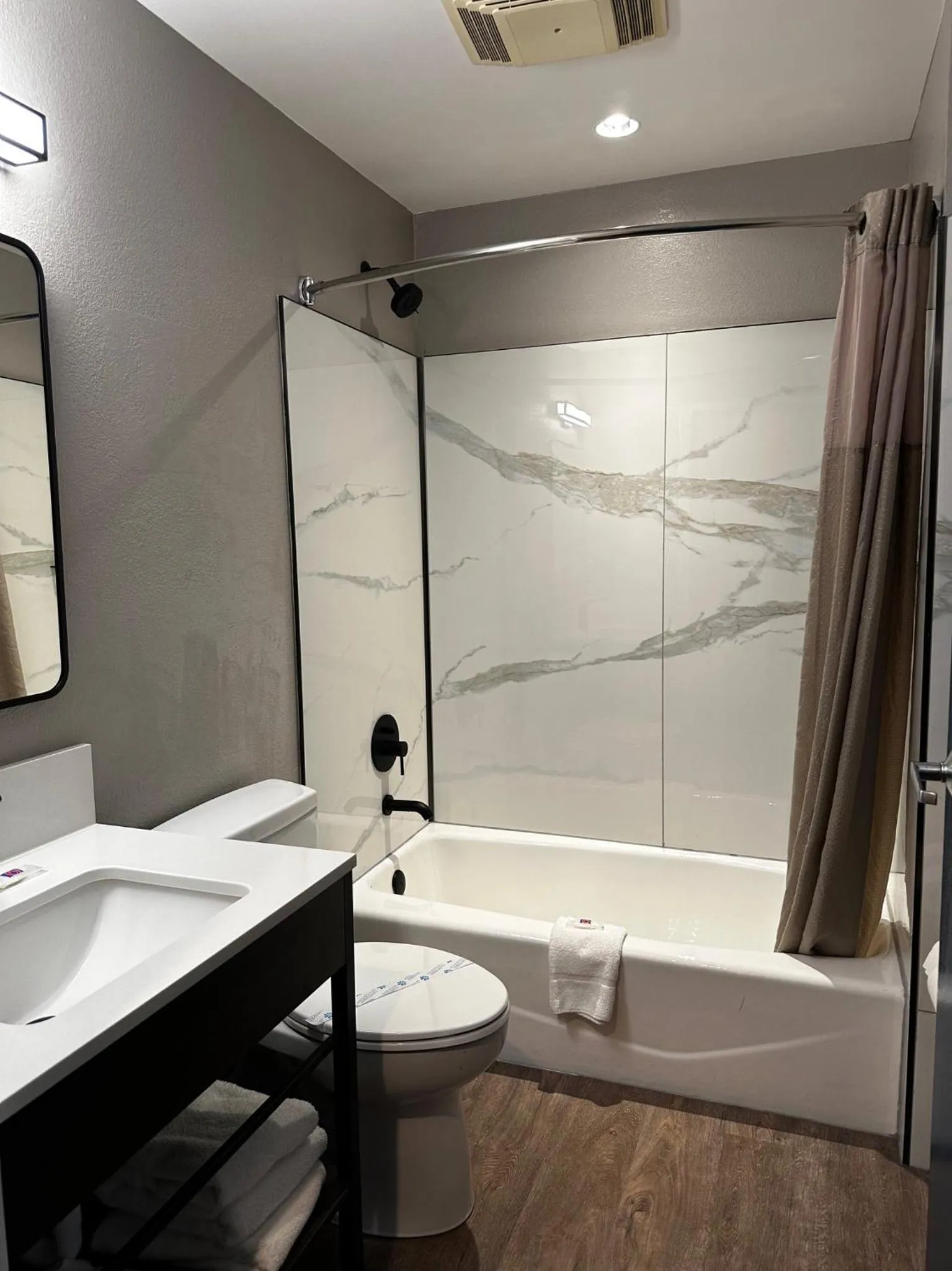 Shower in Motel 6 Indianapolis Carmel