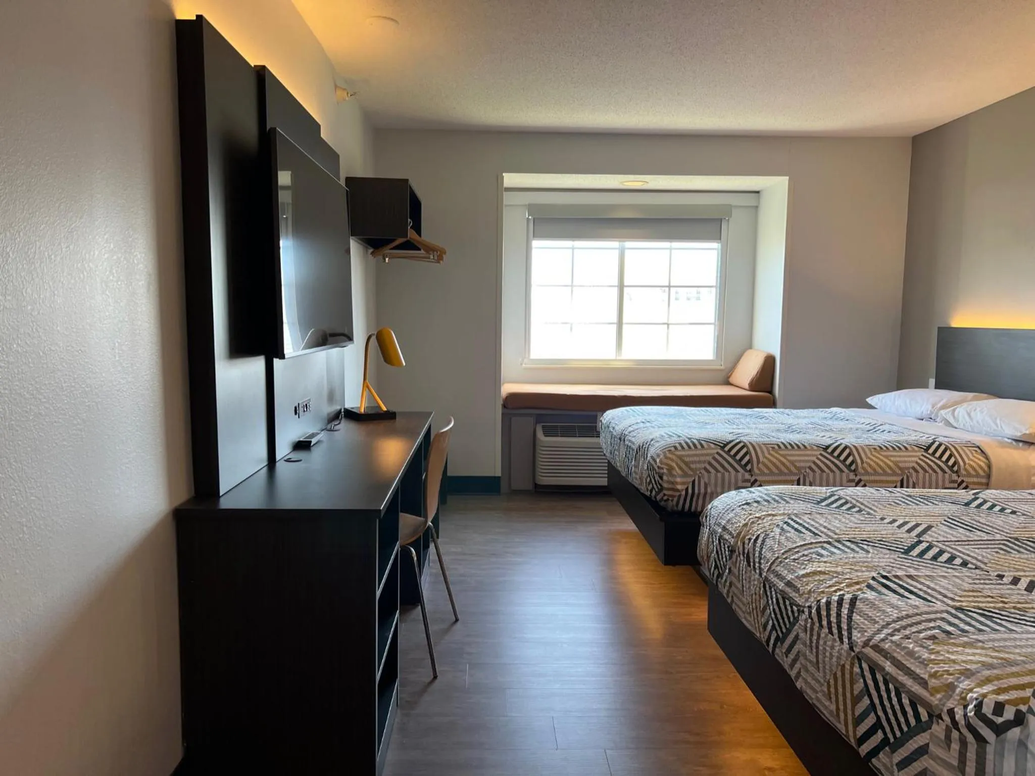 Bed in Motel 6 Indianapolis Carmel