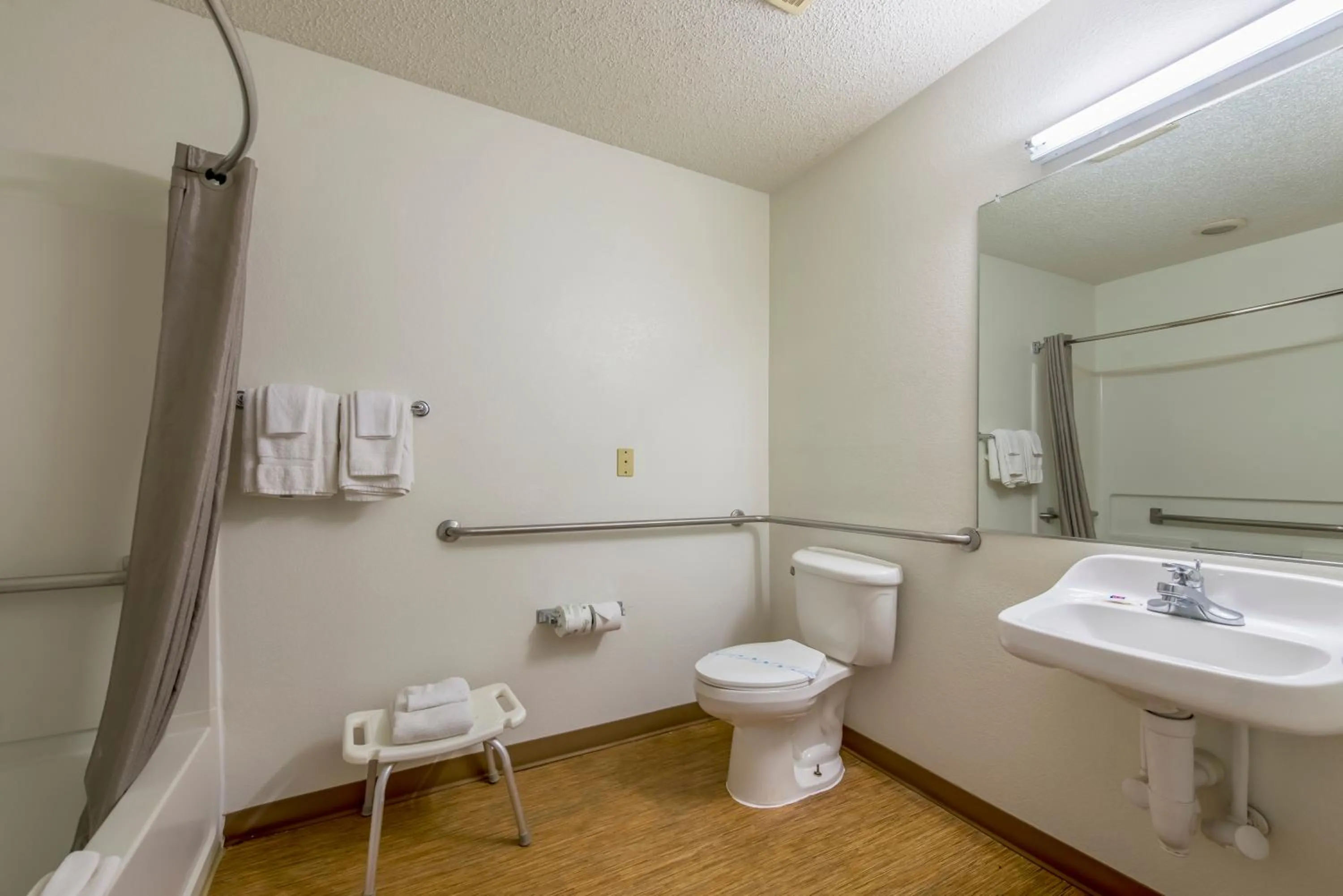 Bathroom in Motel 6 Indianapolis Carmel