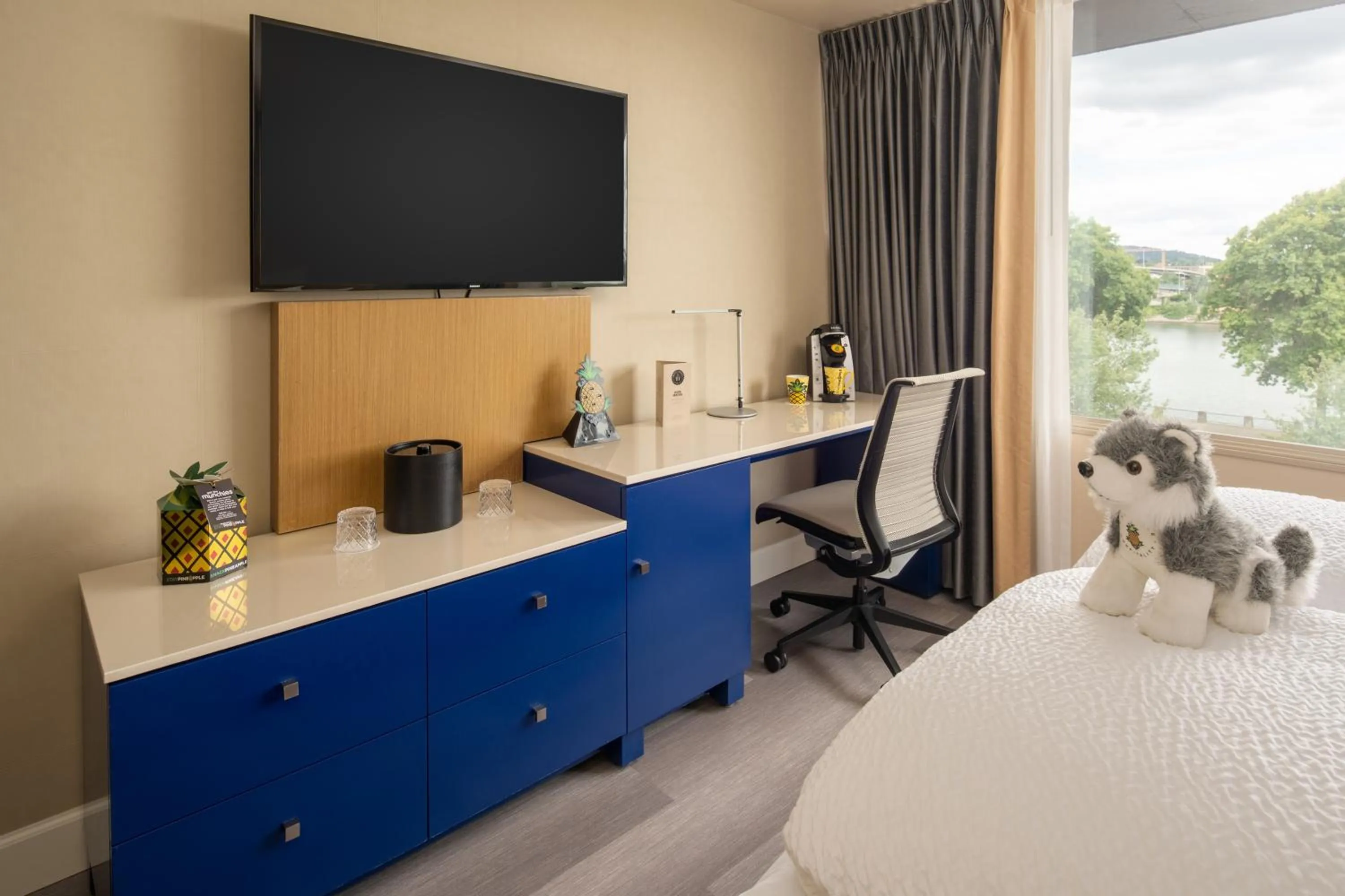 TV and multimedia, Bed in Staypineapple, Hotel Rose, Downtown Portland