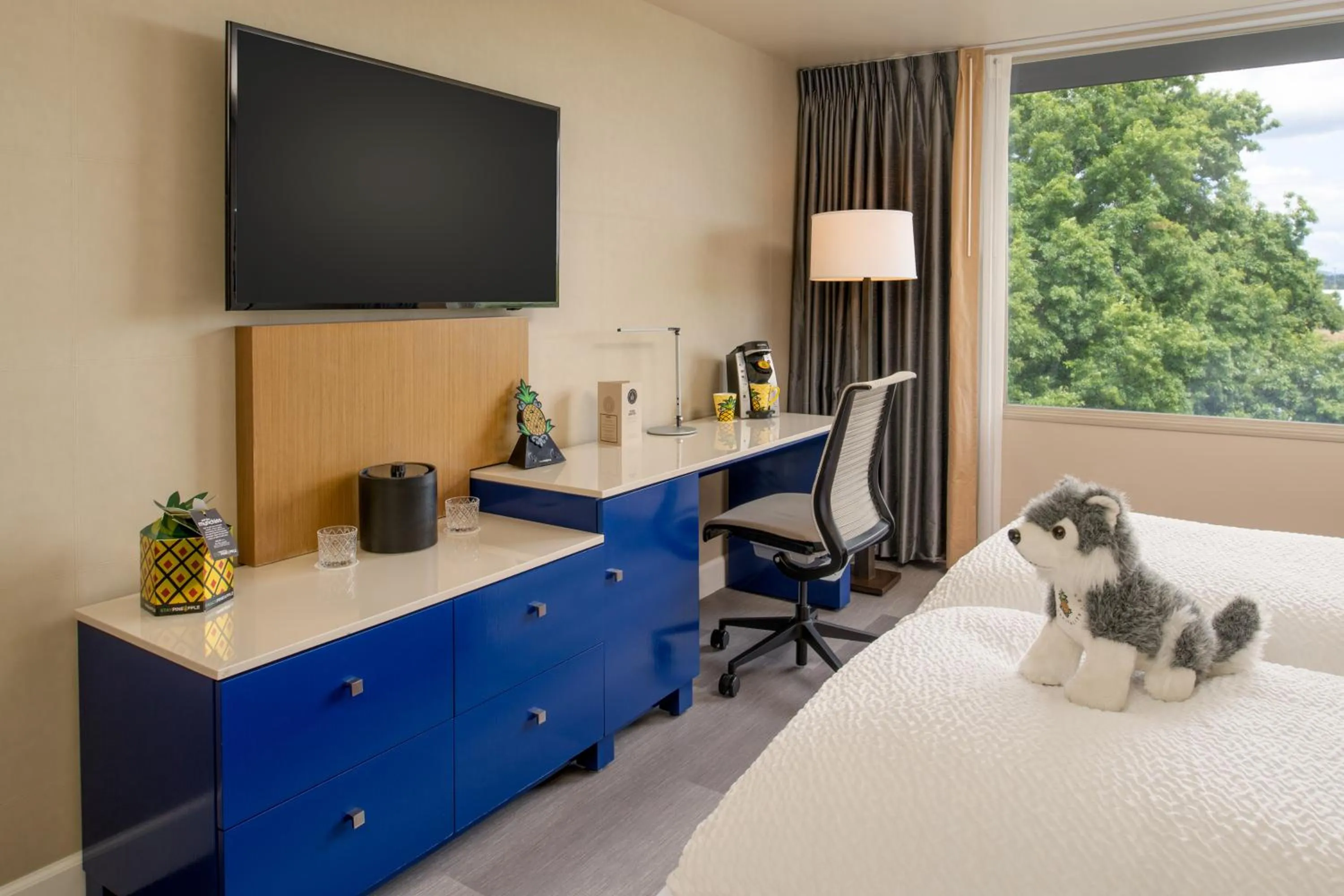 TV and multimedia, Bed in Staypineapple, Hotel Rose, Downtown Portland