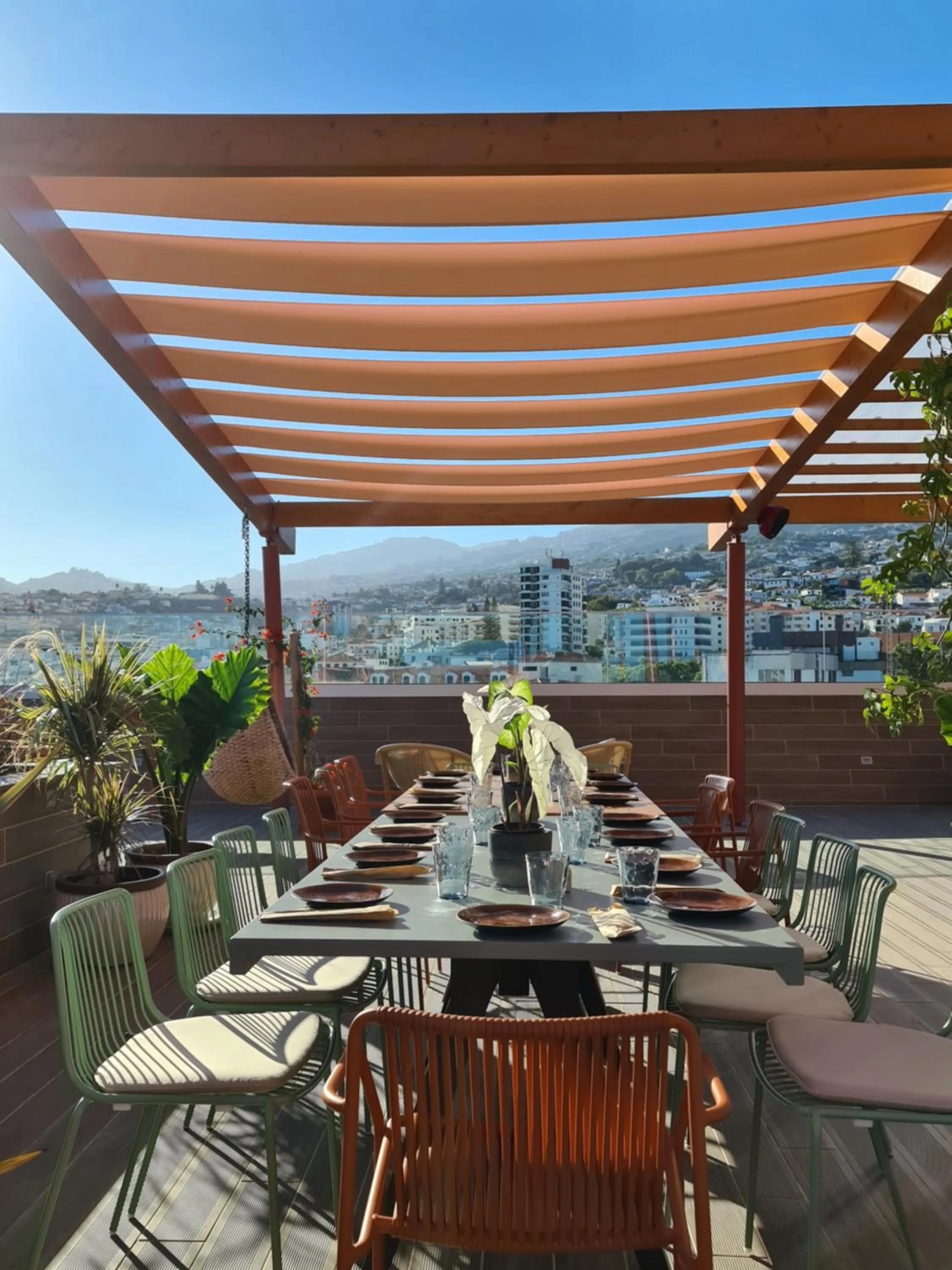 Restaurant/places to eat in Three House Hotel