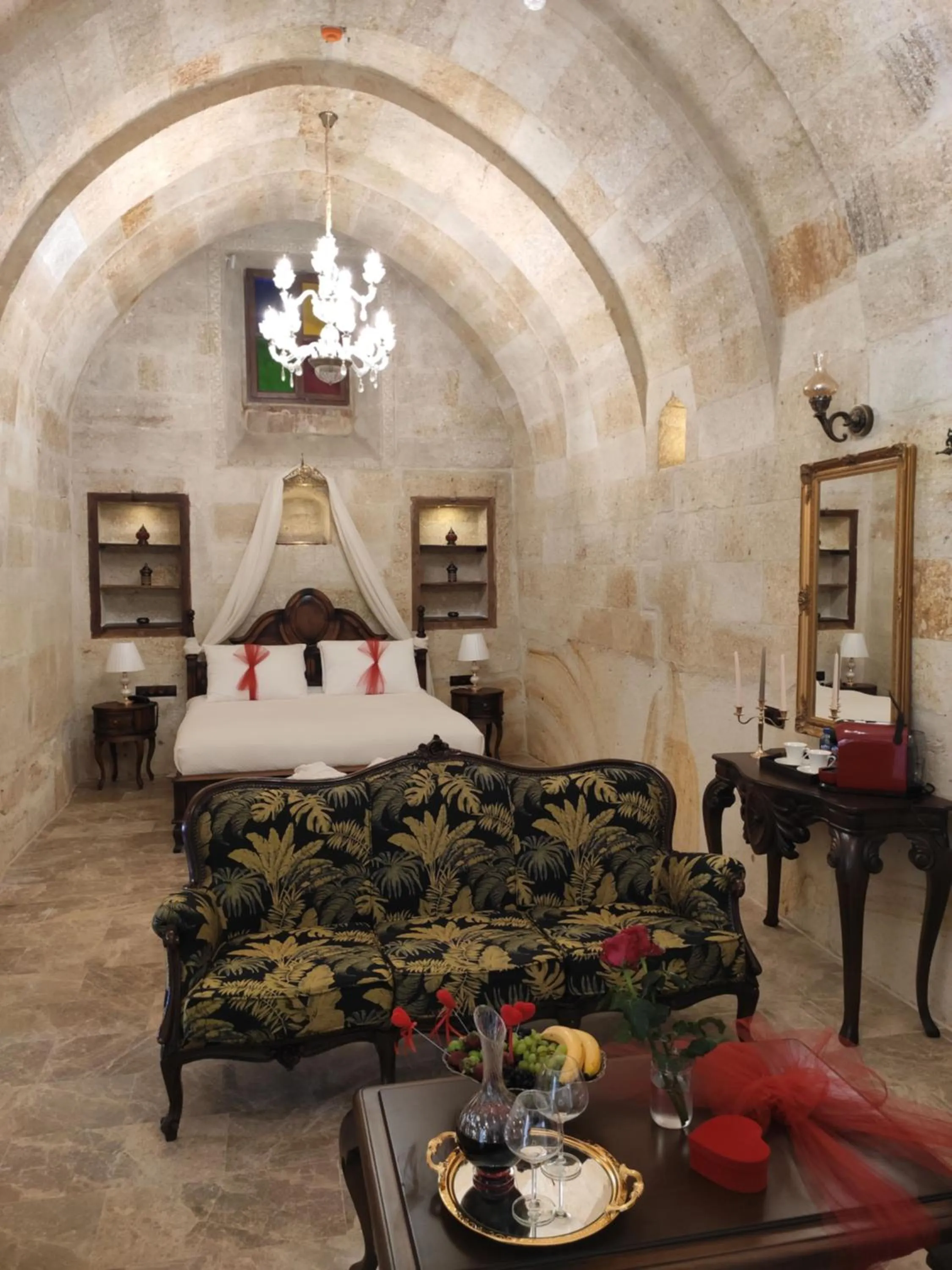 Photo of the whole room, Bed in Zeydem Suites