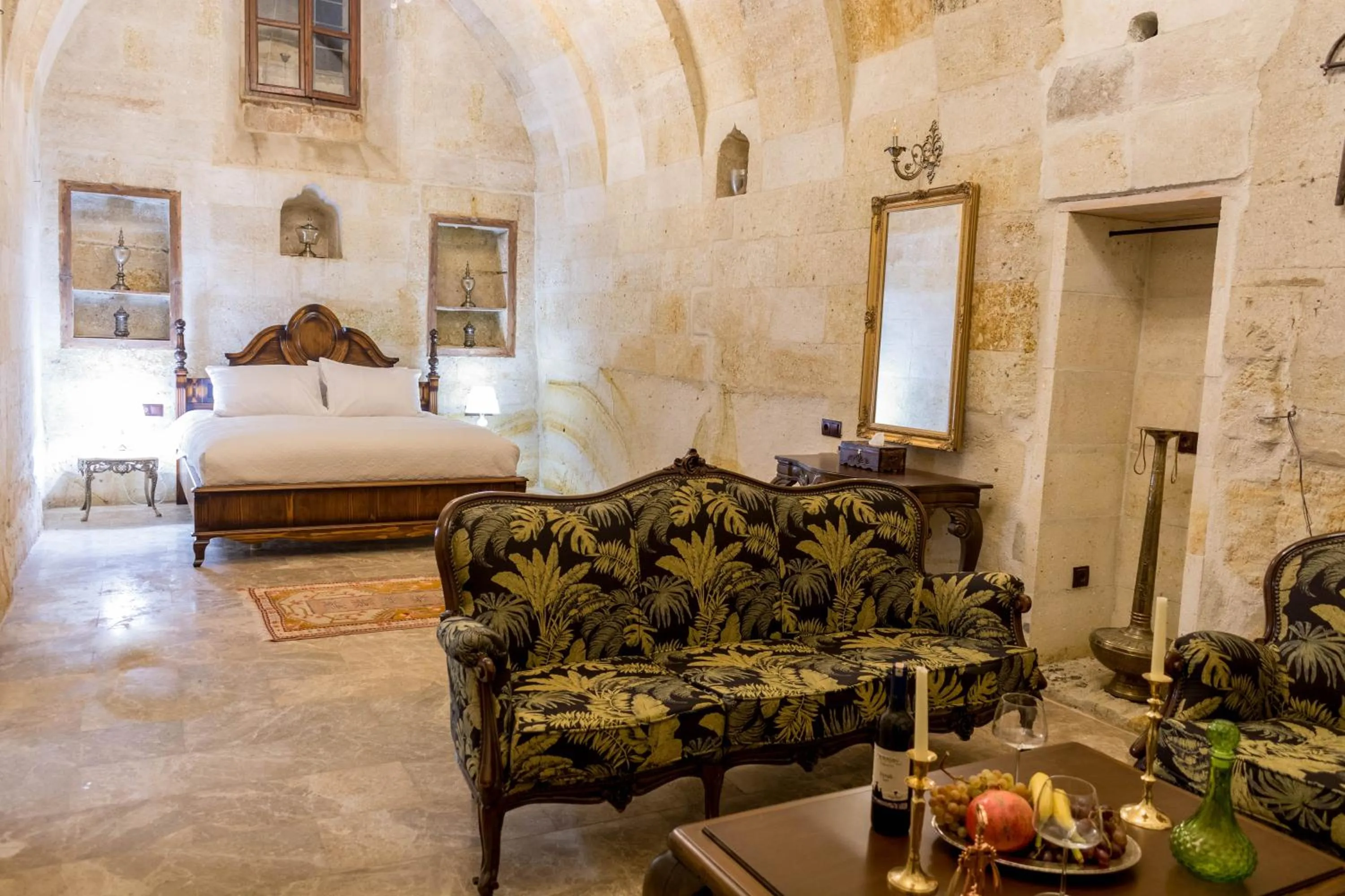 Photo of the whole room, Bed in Zeydem Suites