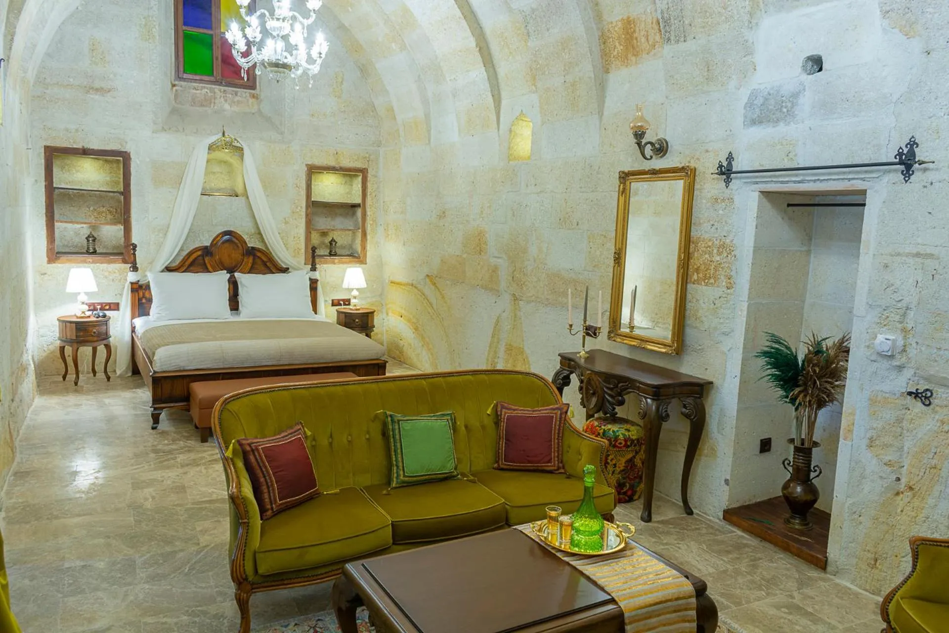 Photo of the whole room, Bed in Zeydem Suites