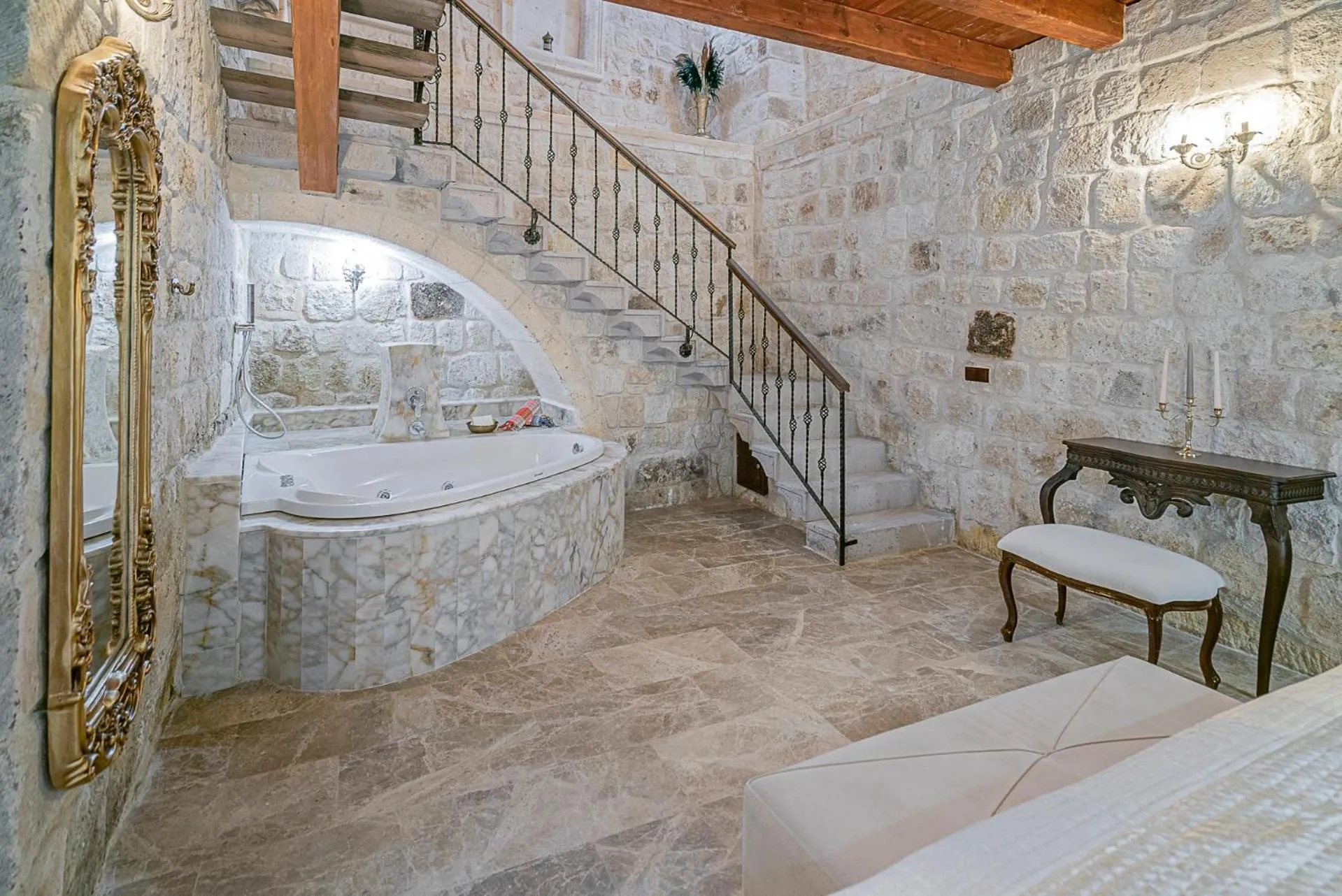 Hot Tub in Zeydem Suites