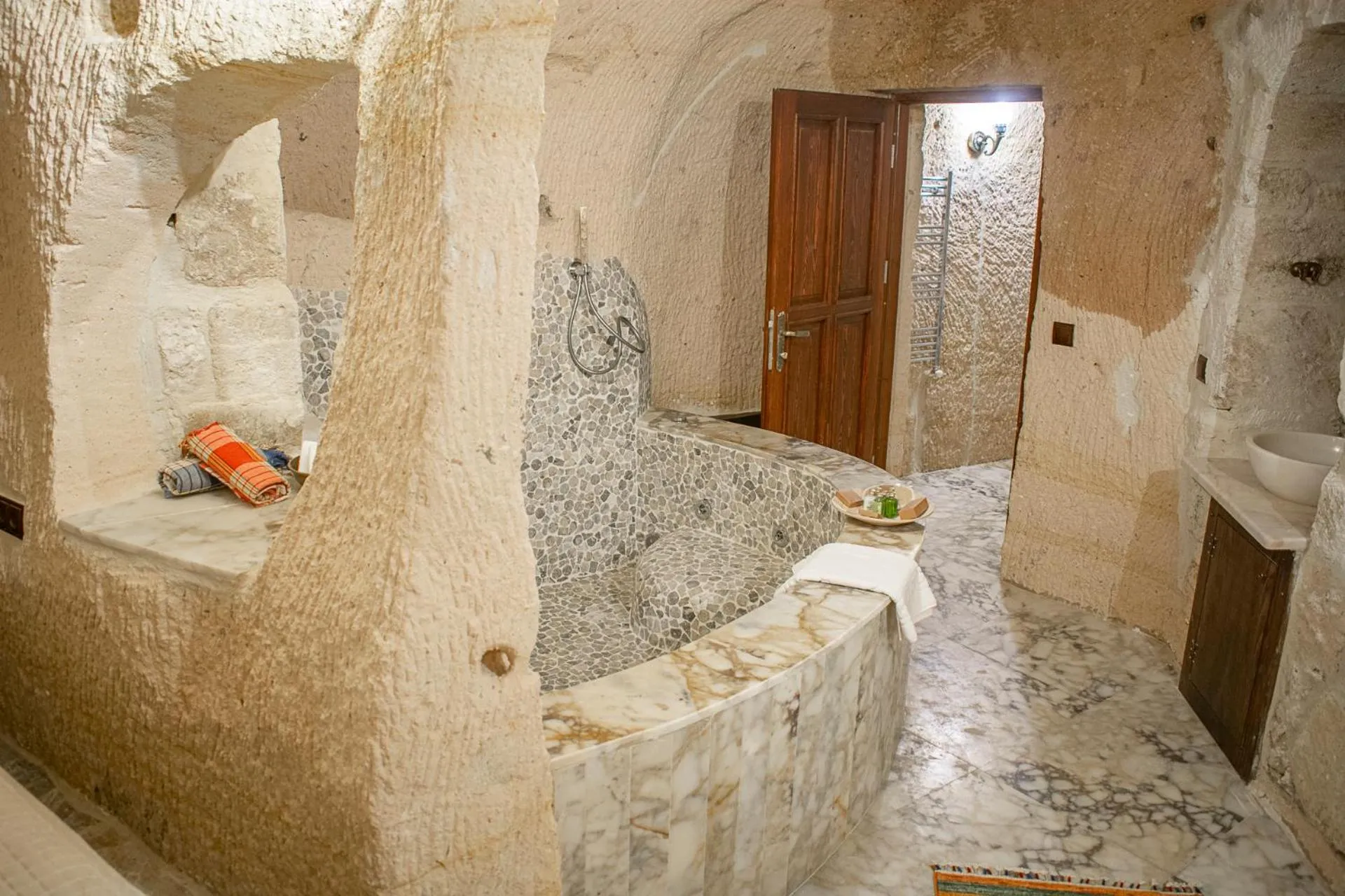 Hot Tub in Zeydem Suites