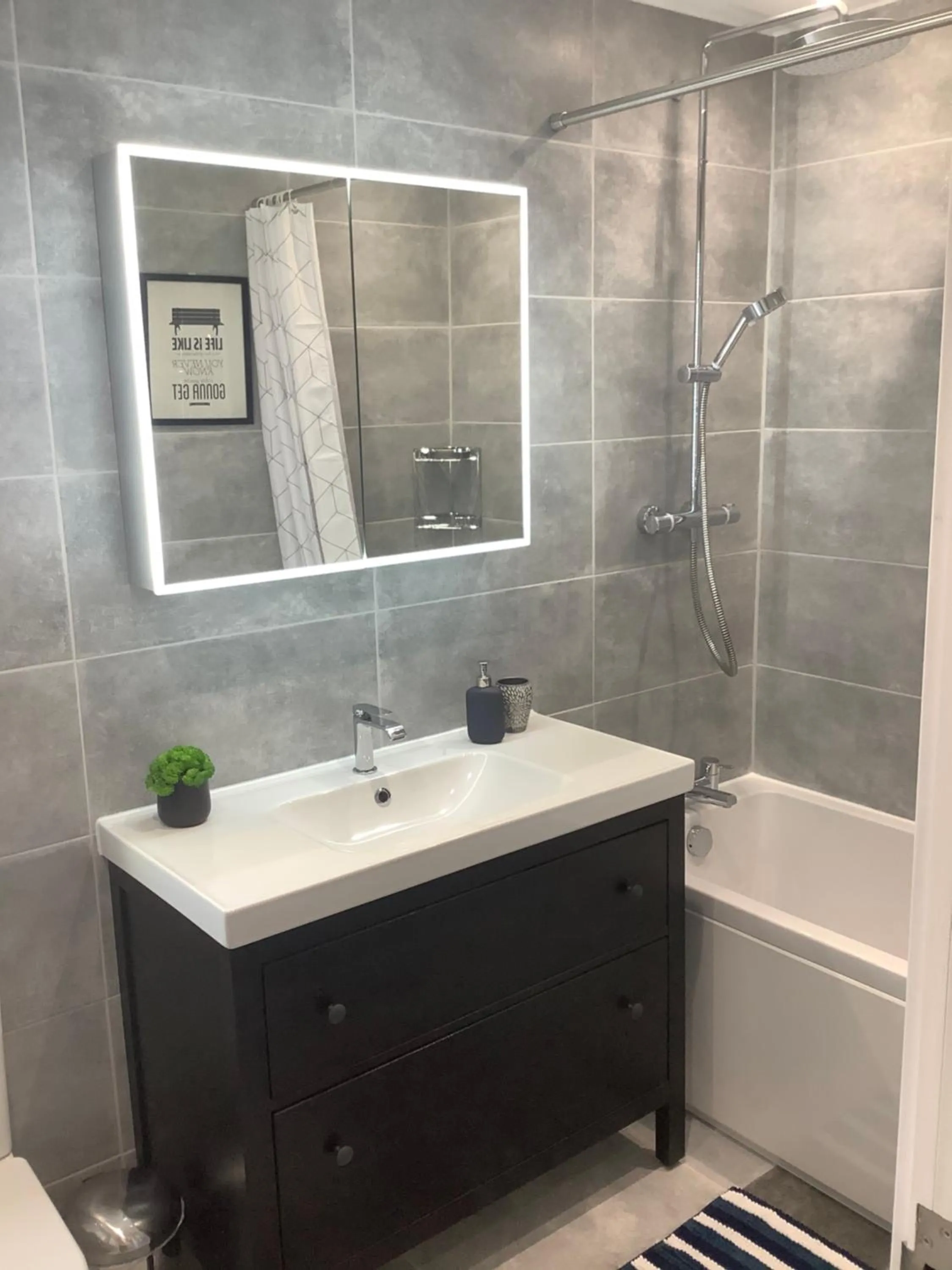 Bathroom in Carolyn’s Place