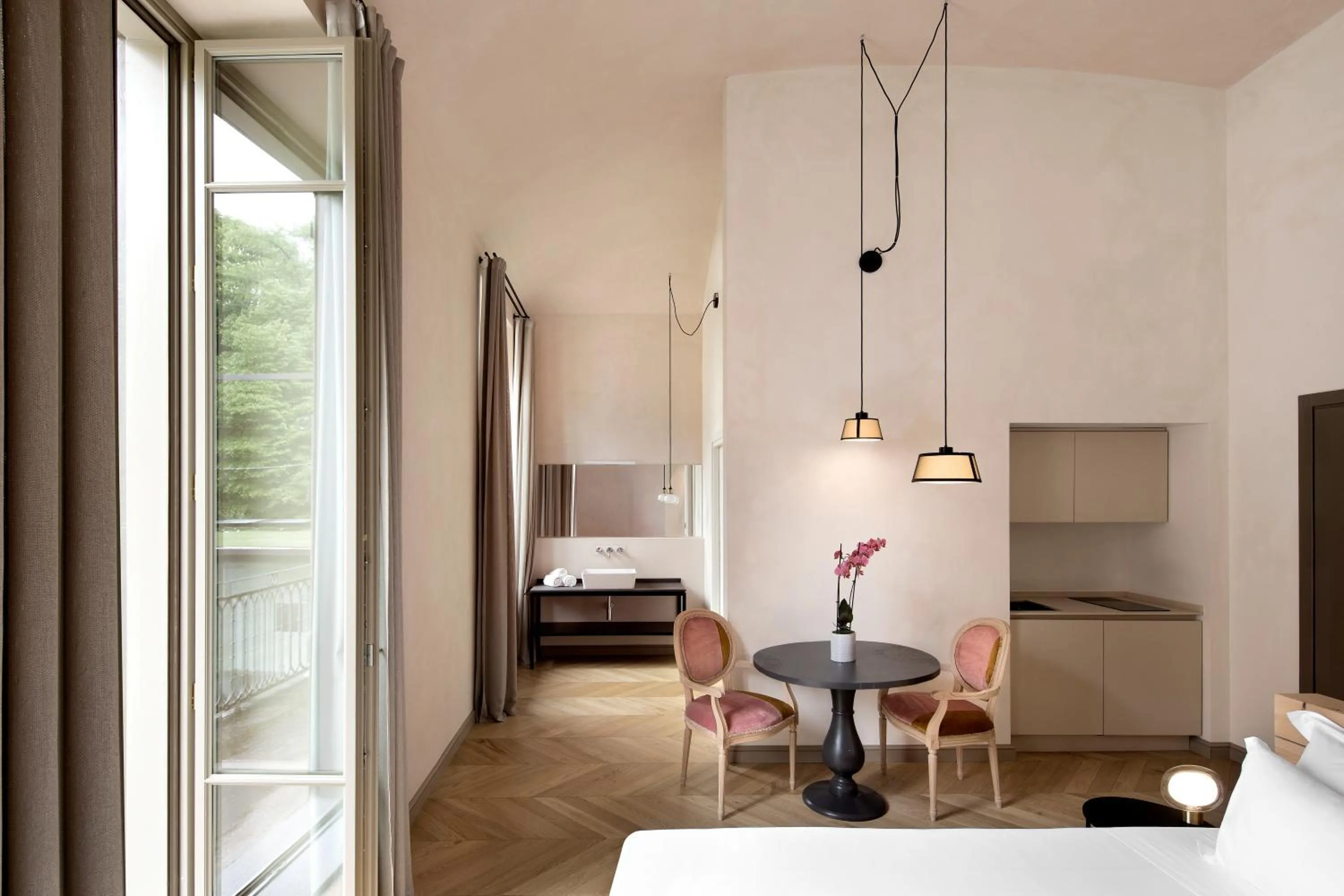 Living room, Bed in Opera35 Boutique Hotel